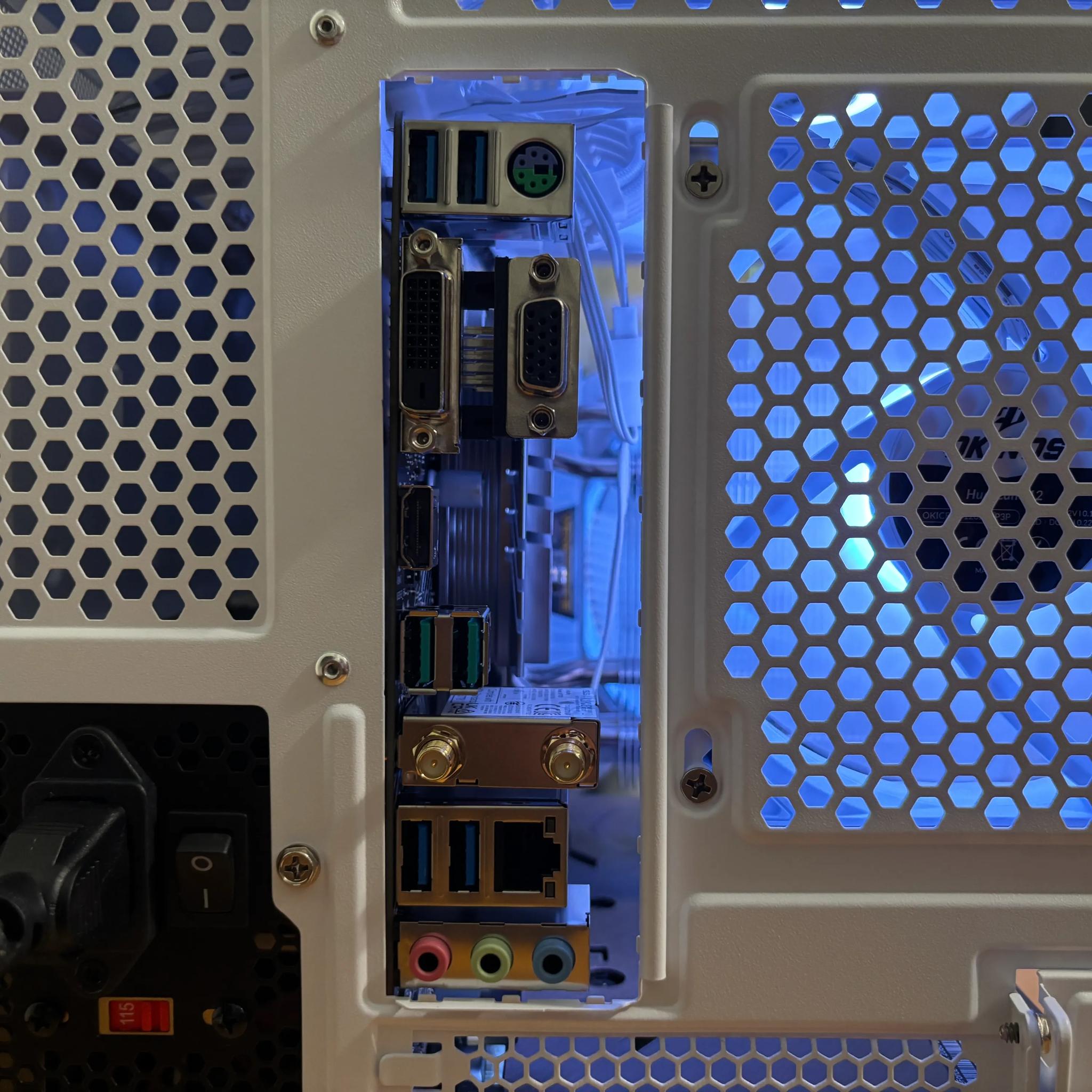 White RTX Fish Tank Gaming PC Wifi