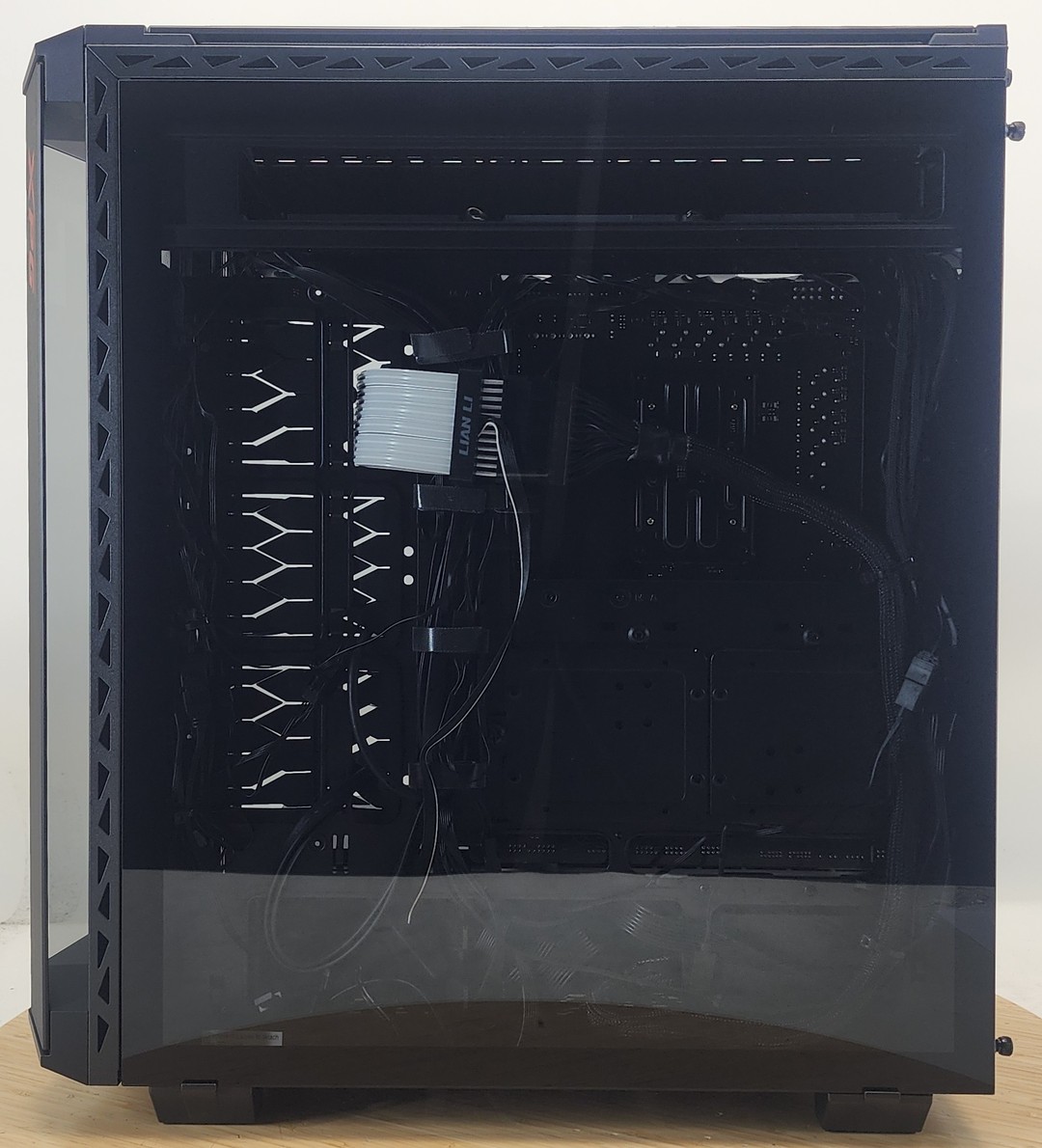 Gaming PC Ryzen 7 7800X3D 32GB RAM 2TB SSD RTX 4080 SUPER 16GB