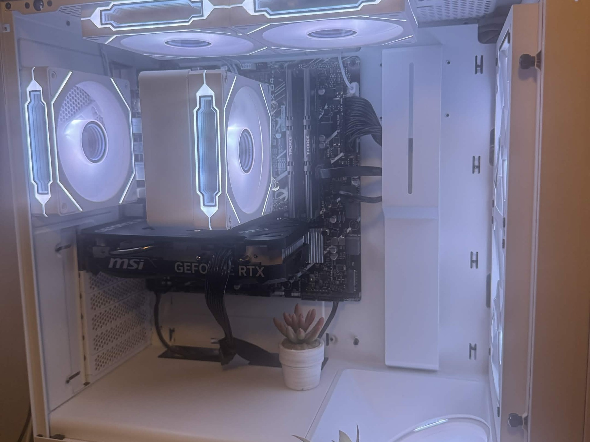 White/Black "Panda" Mid Range PC - i5 12400F | RTX 4060 | 16GB DDR4 3200 | BT & Wifi