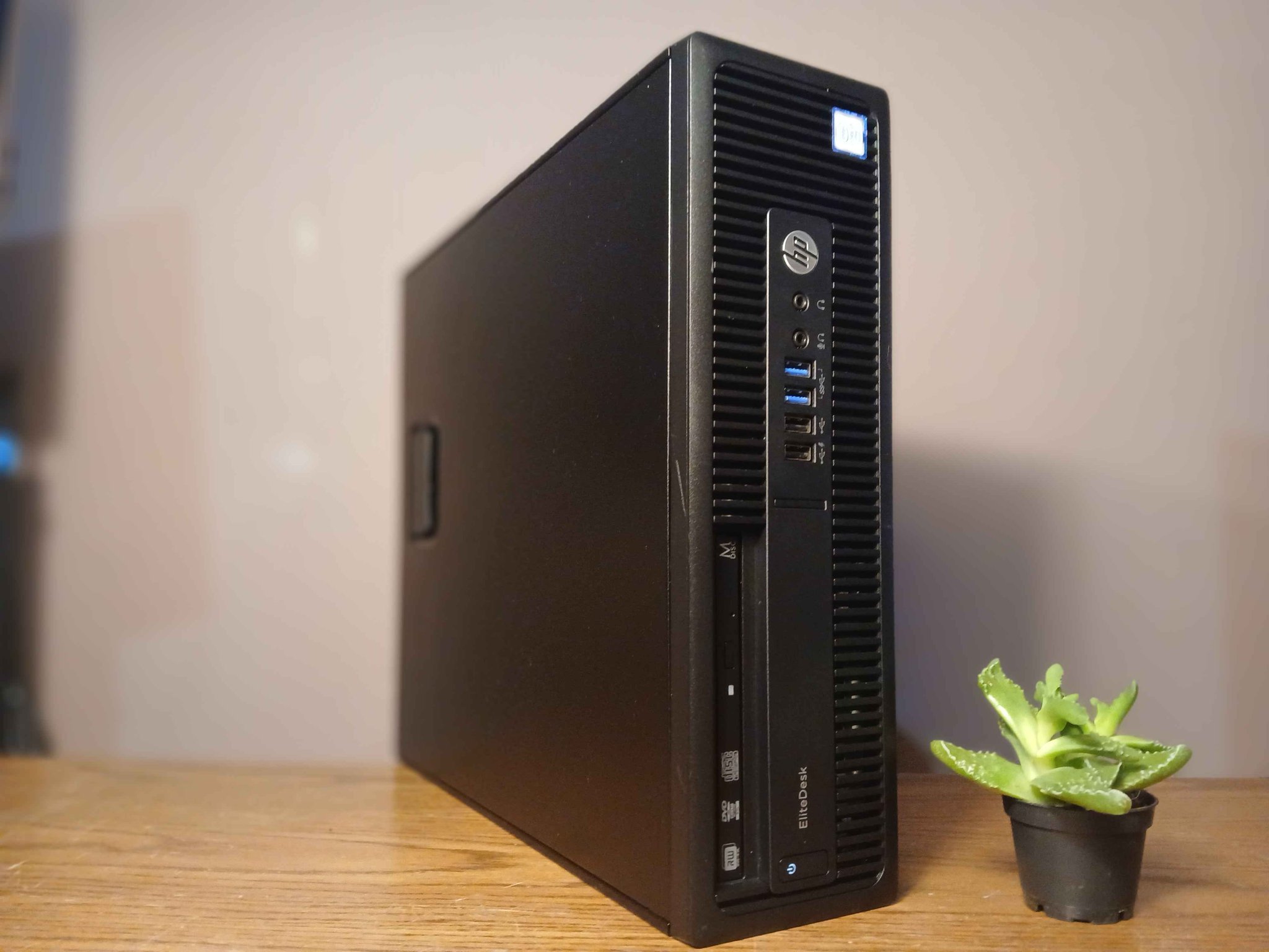 SFF, i7-6700 | PRO W6300 | 16gb ddr4 | 450gb ssd | workstation/gaming computer pc