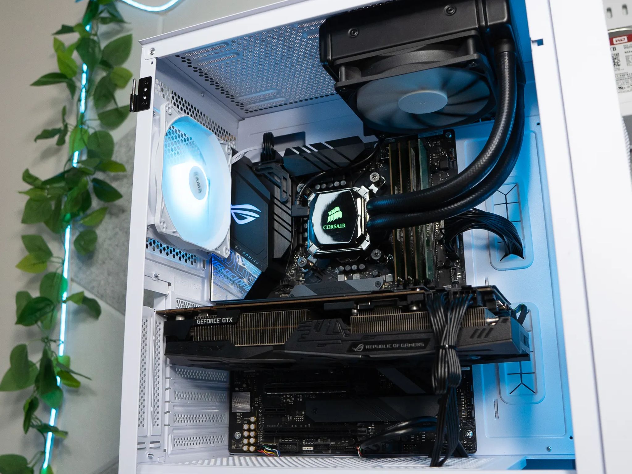 🌨🌨 | ASUS GTX 1080Ti 11GB | INTEL i7 8700 | 32GB DDR4 RAM | 1.5TB | Arctic Snow