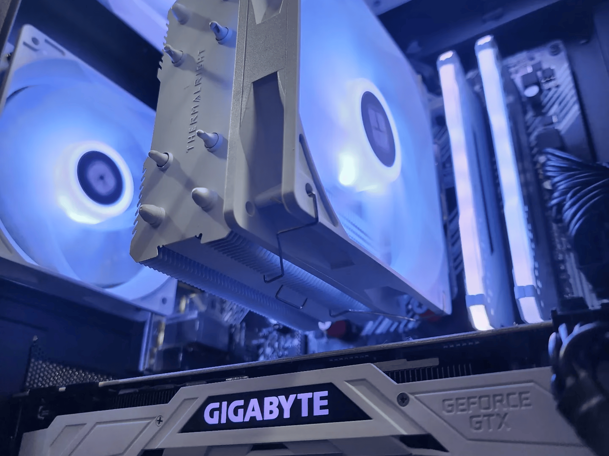 🤍🖤🤍 Gigabyte GeForce GTX 1080Ti 11GB // AMD Ryzen 7 2700X // Corsair Vengeance 16GB 2666MHz