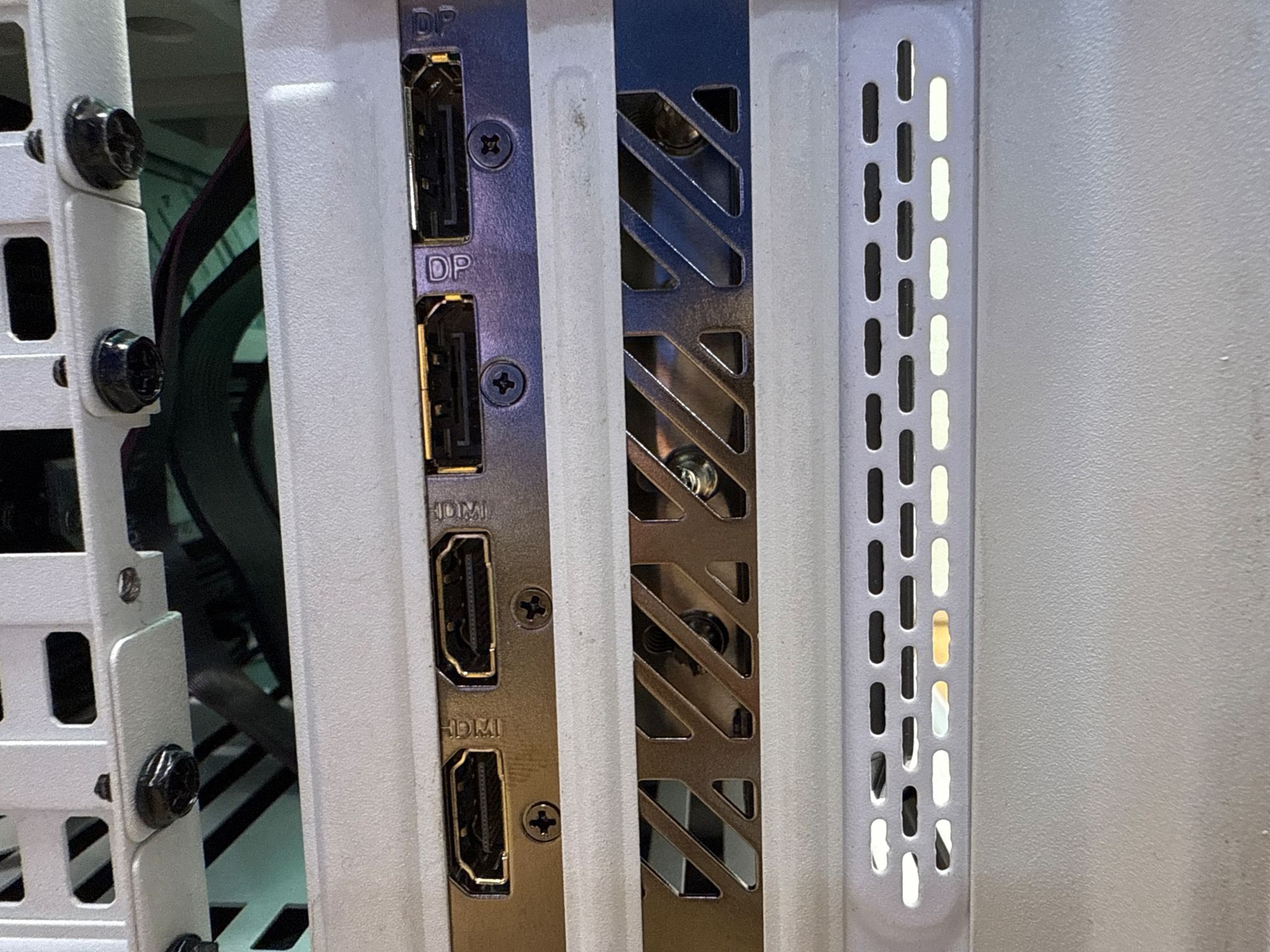 WHITE DRAGON  1440p /4k Gaming PC 7700x/9070XT/32g ddr5/x670E/1000w PSU /3 TB Storage/360mm AIO