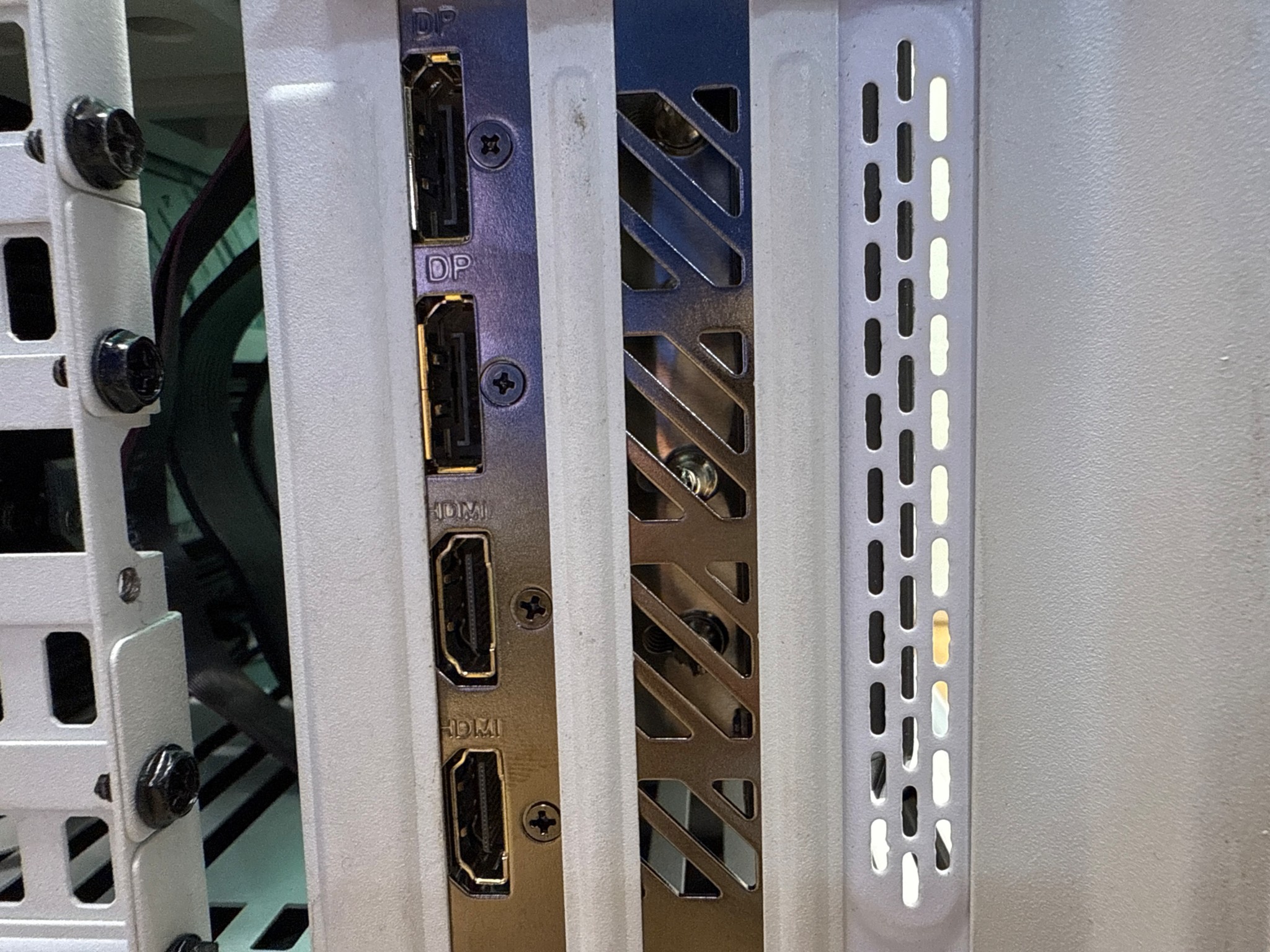 WHITE DRAGON  1440p /4k Gaming PC 7700x/9070XT/32g ddr5/x670E/1000w PSU /3 TB Storage/360mm AIO
