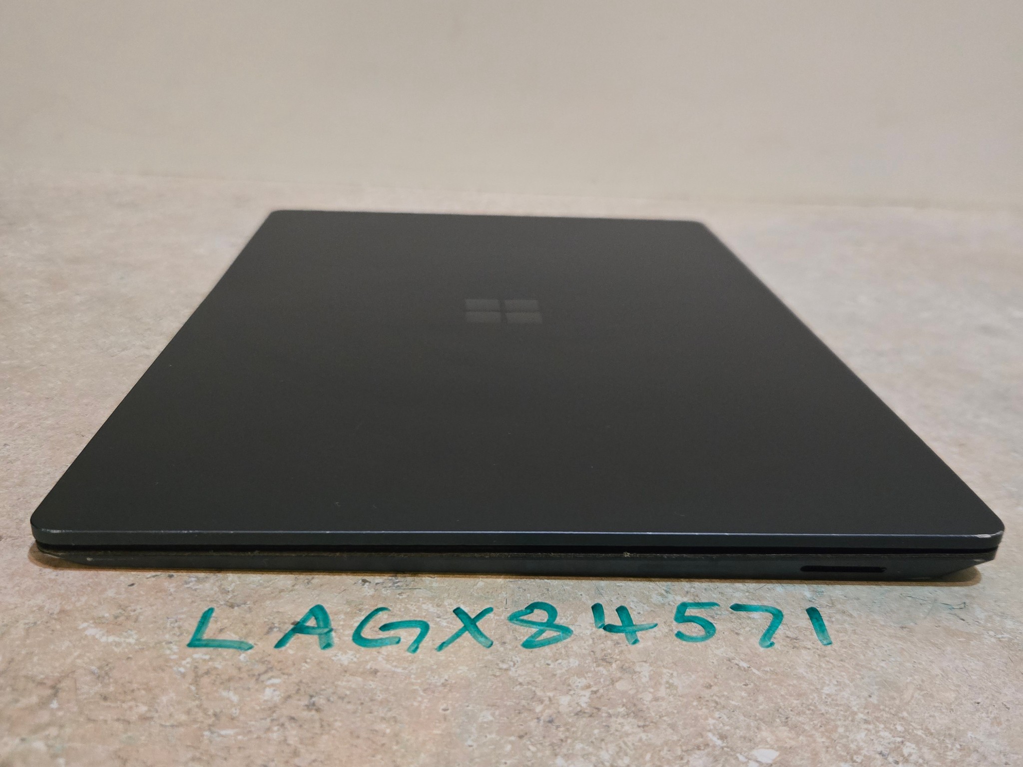 Microsoft Surface Laptop 2 - 13.5" Touch Screen - 256GB SSD - intel i5 - Model 1769