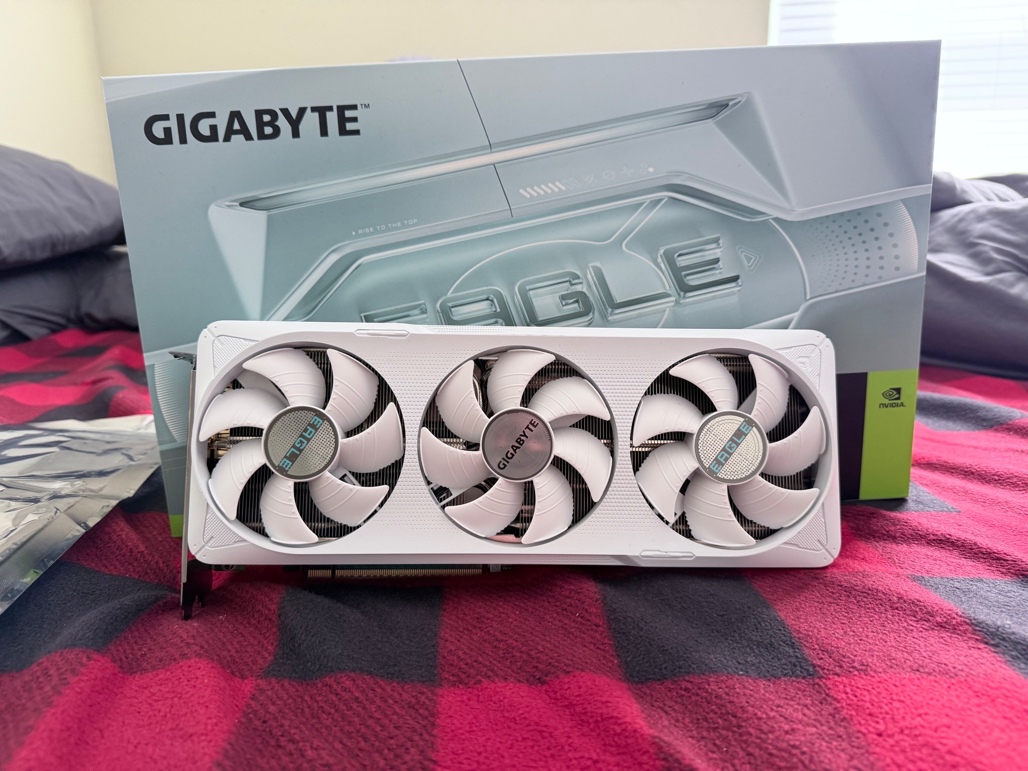 RTX 5070 Gigabyte Eagle Ice SFF OC 12 GB GDDR7