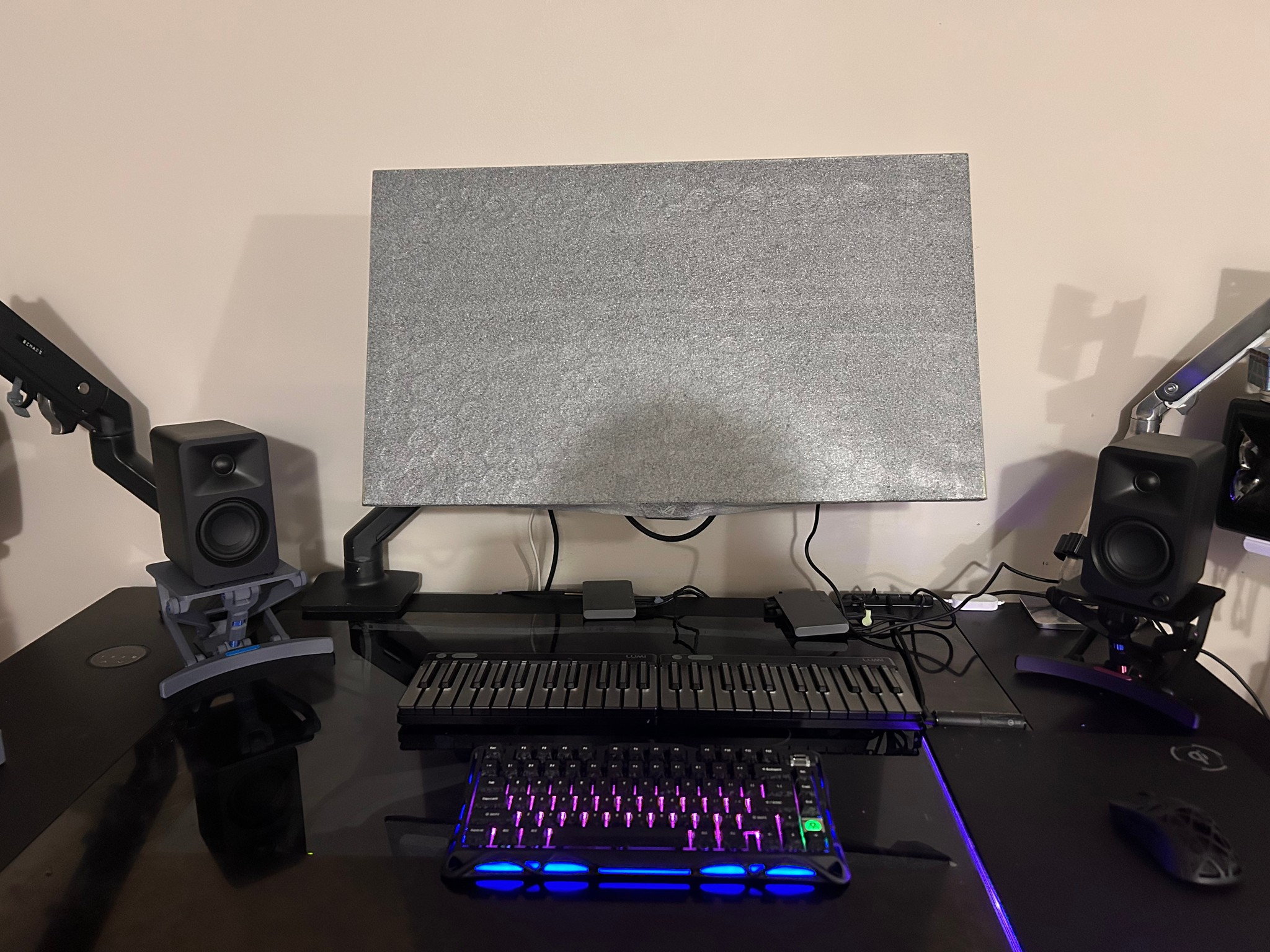 ASUS ROG Strix OLED 32" 4K (3840 x 2160) 240Hz OLED Gaming Monitor (XG32UCWMG) (0 Hours Powered on!)