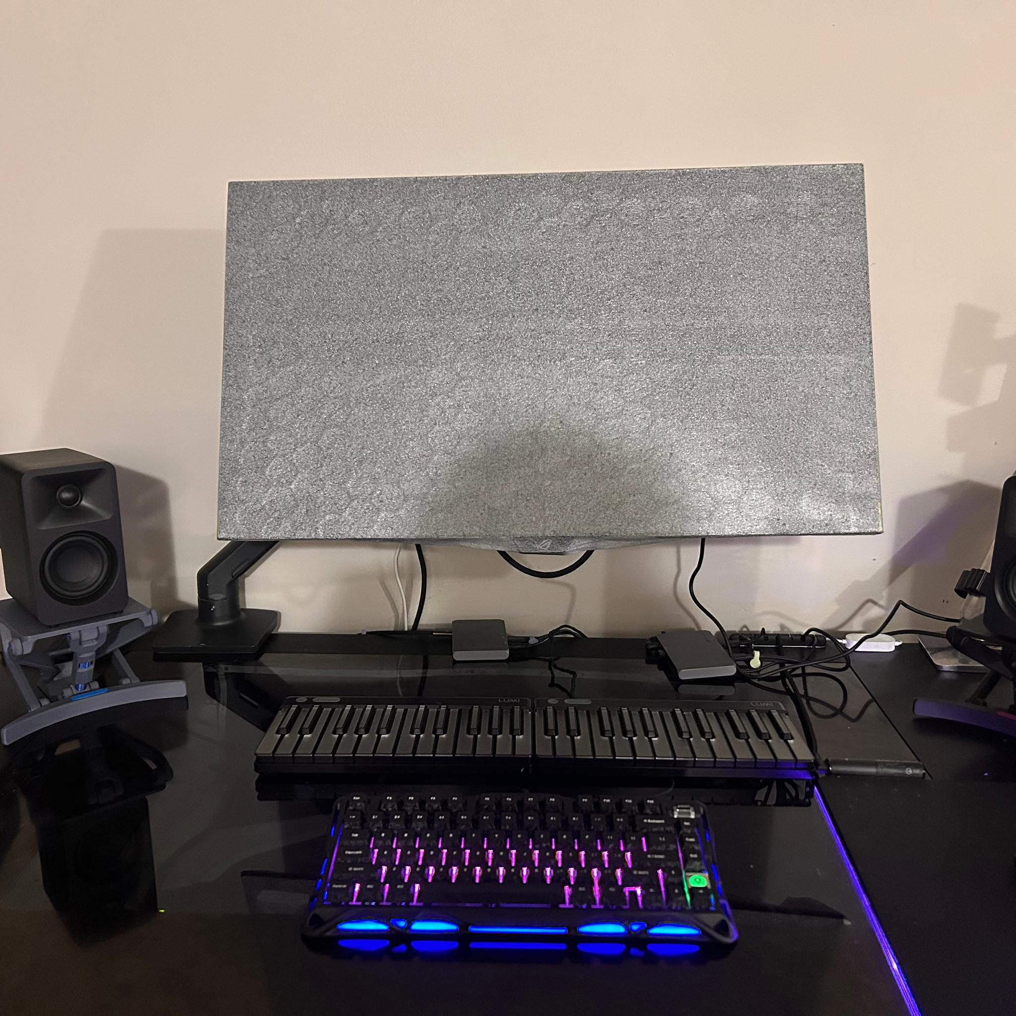 ASUS ROG Strix OLED 32" 4K (3840 x 2160) 240Hz OLED Gaming Monitor (XG32UCWMG) (0 Hours Powered on!)