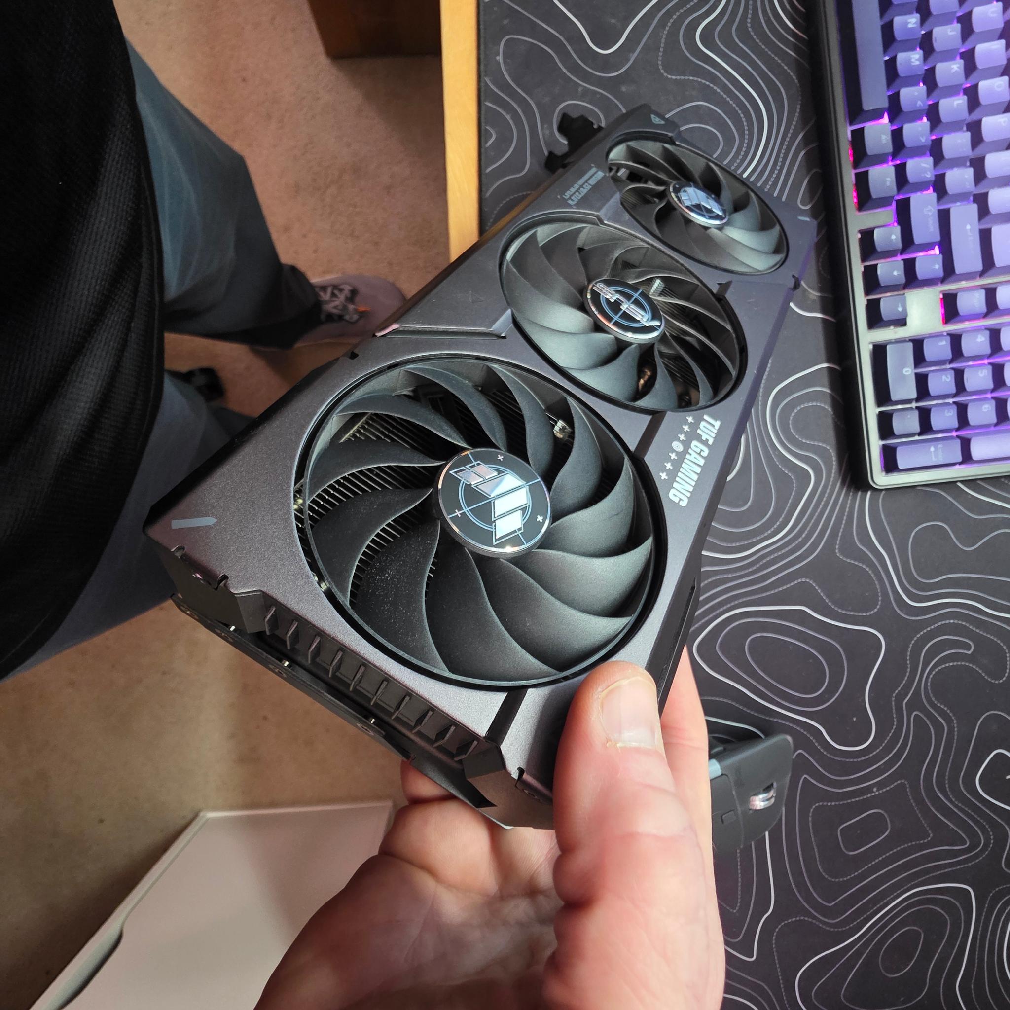 ASUS TUF GAMING GeForce RTX 4070 OC Edition