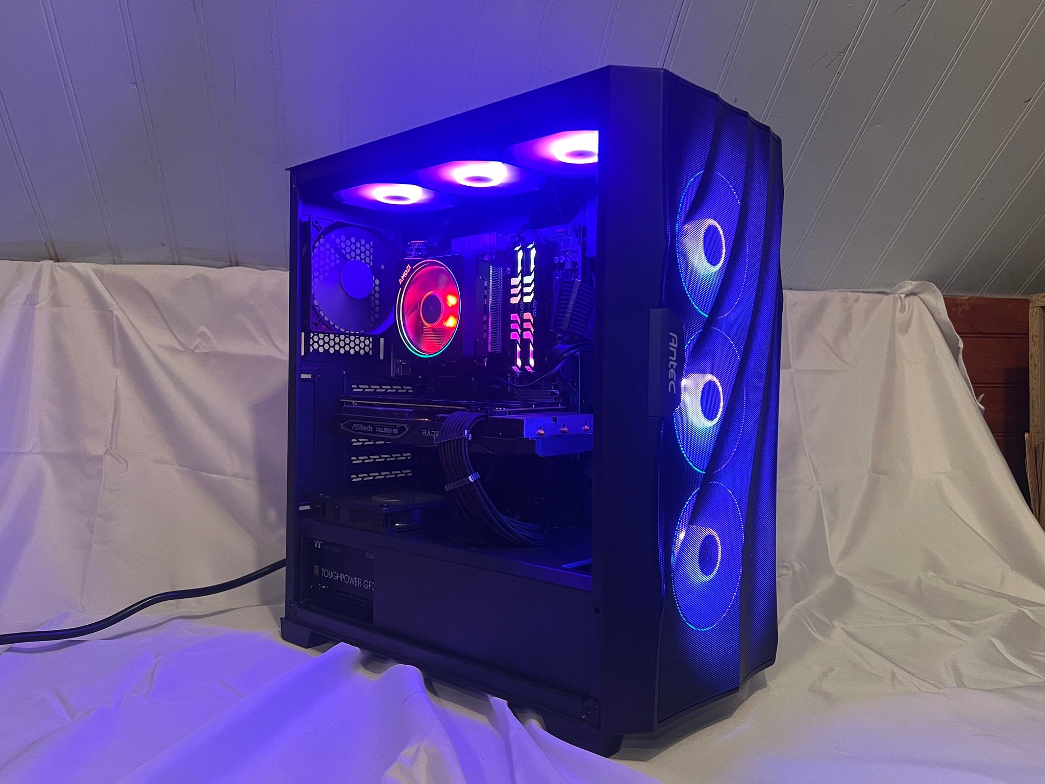 "The Dark Night" / Ryzen 7 3800XT, RX 6700XT, 1tb Gen4, 32gb ddr4 gaming pc with free keyboard