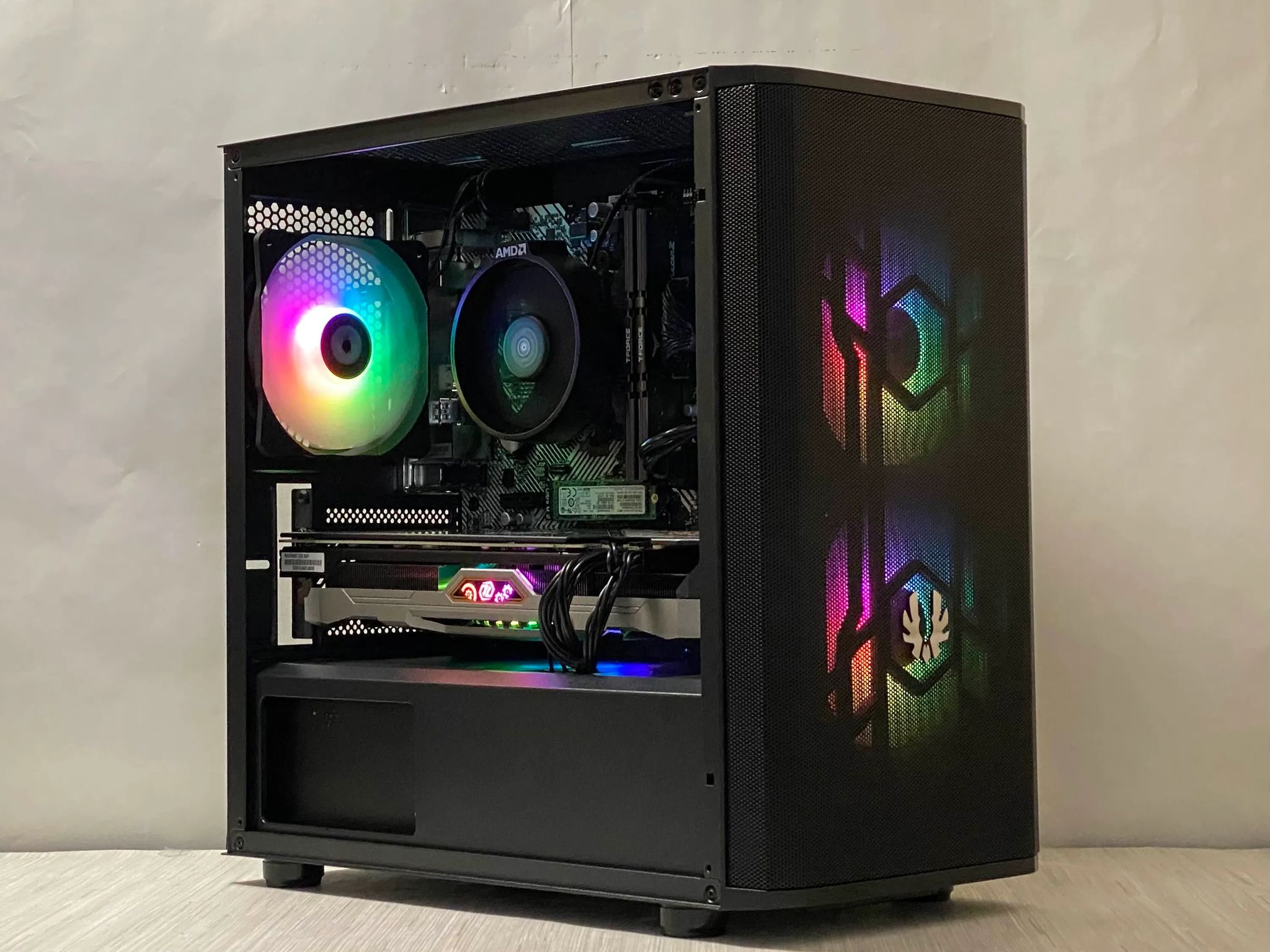 RX 5700 XT, Ryzen 5 3600, 16GB DDR4, 512GB NVMe SSD, WiFi - Gaming PC