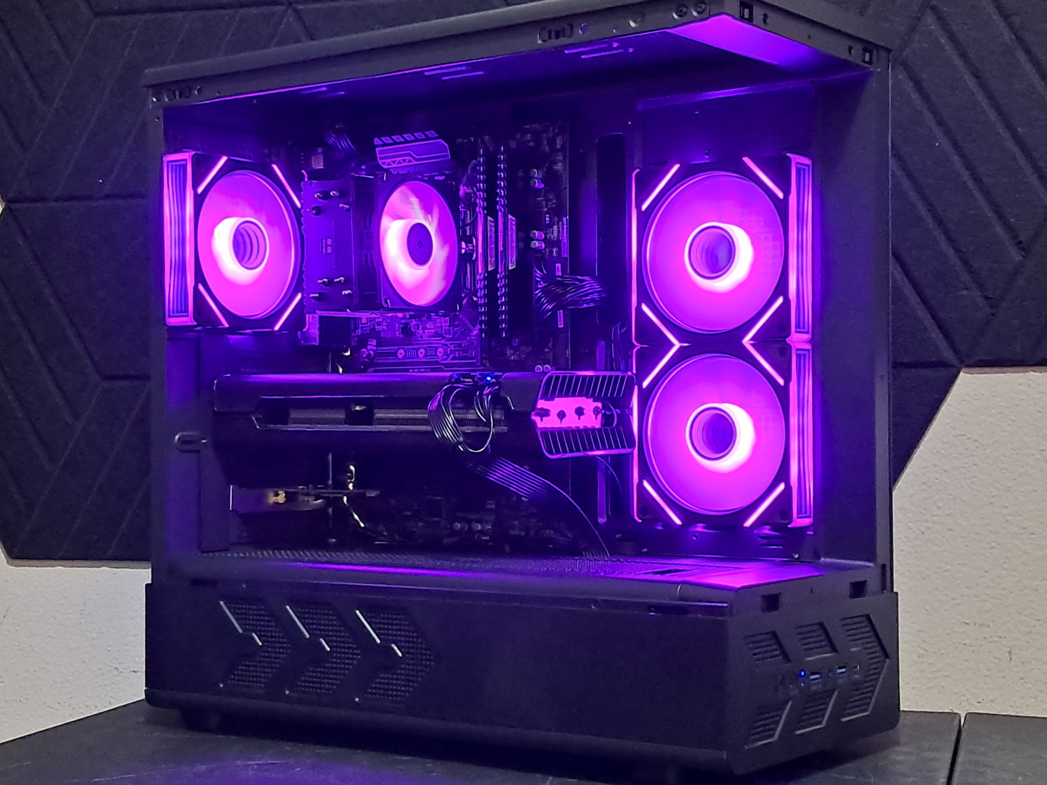 Custom 1080p Gamer | i7-7700 | RX 5700 | 16GB DDR4 | 1TB SSD | WiFi