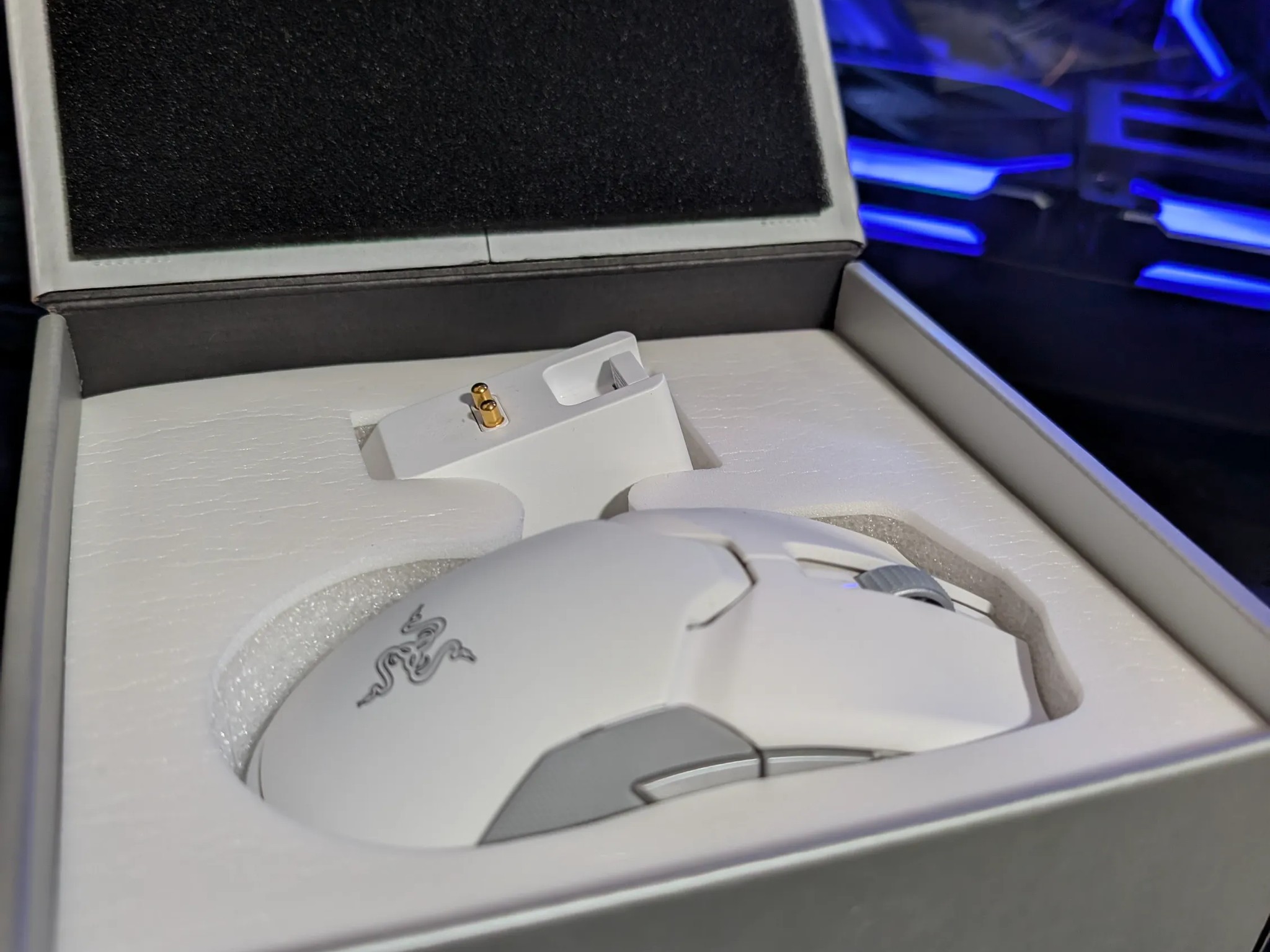 Razer Viper Ultimate Lightweight Wireless Gaming Mouse & RGB Charging Dock - White