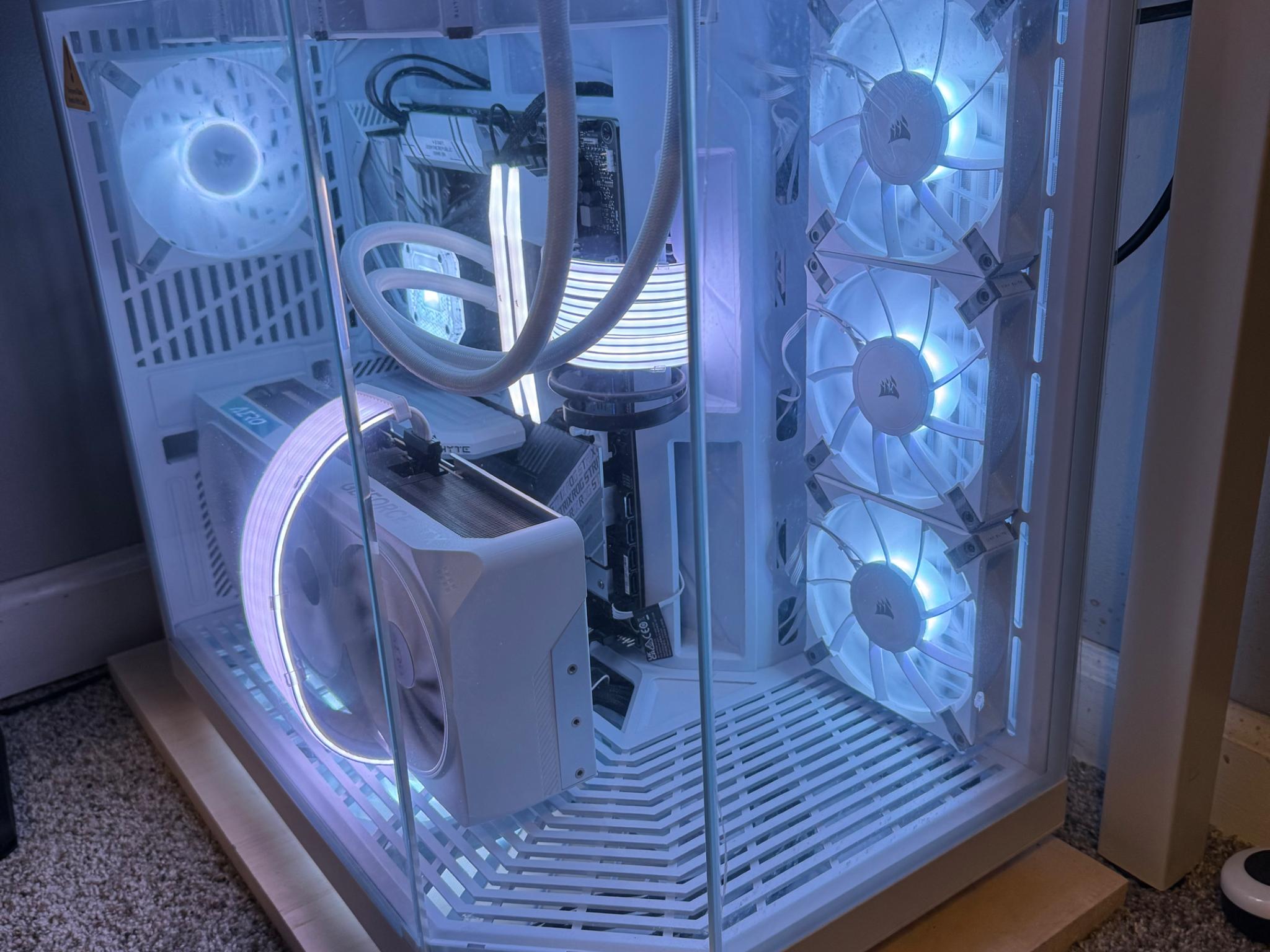 1440/4K Ultimate Whiteout Gaming PC | Nvidia RTX 4090 | Ryzen 7 7800x3d