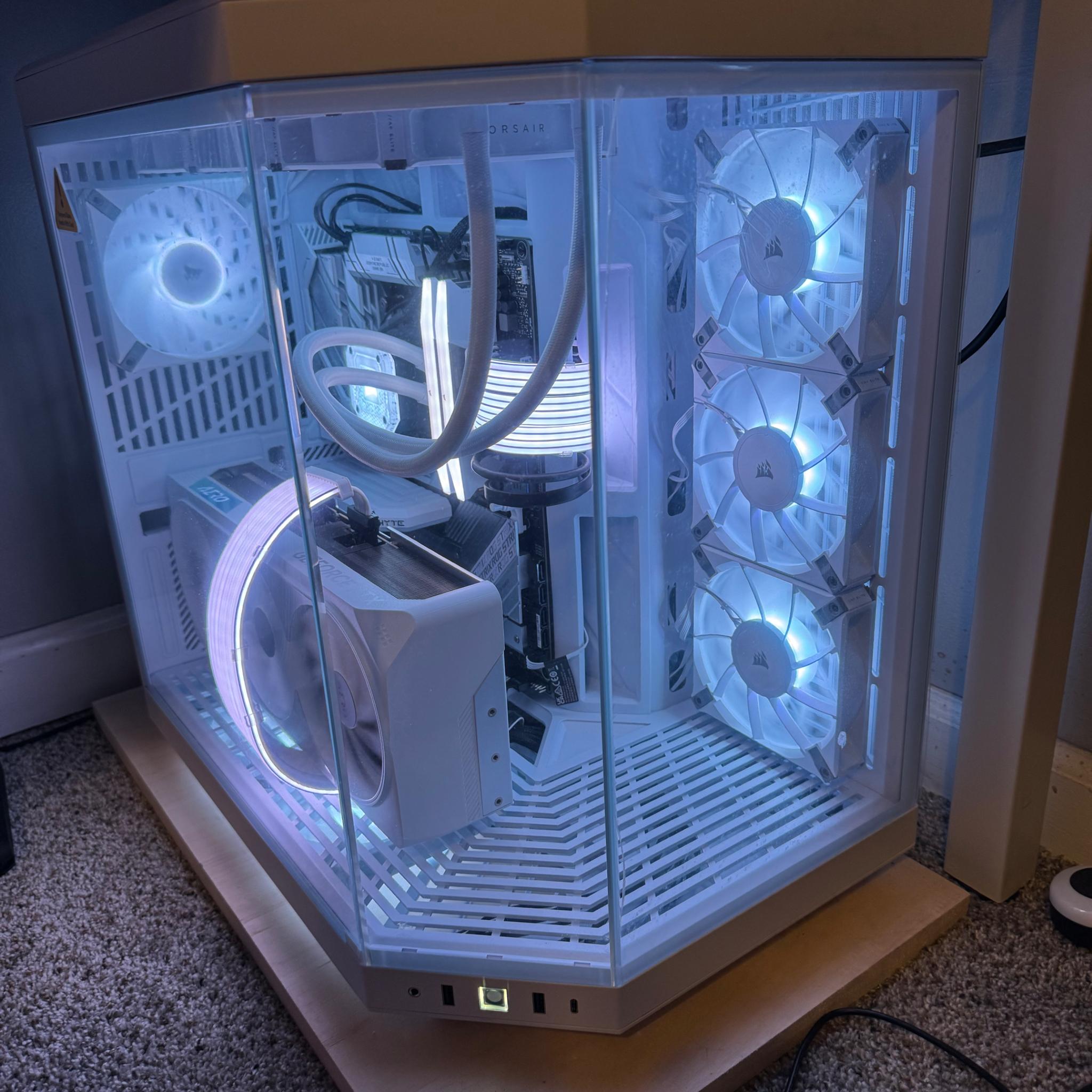 1440/4K Ultimate Whiteout Gaming PC | Nvidia RTX 4090 | Ryzen 7 7800x3d