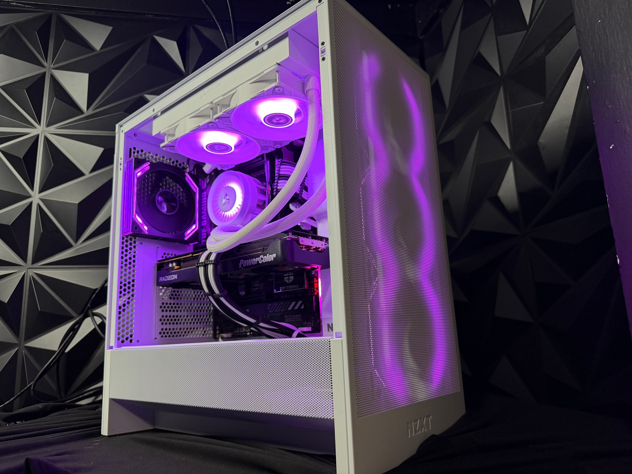 🖤🤍 BLACK HEART 🤍🖤 Ryzen 9 7900X| 9070 XT| 32 GB DDR5| 2.5 TB NVMe| 850W Gold PSU