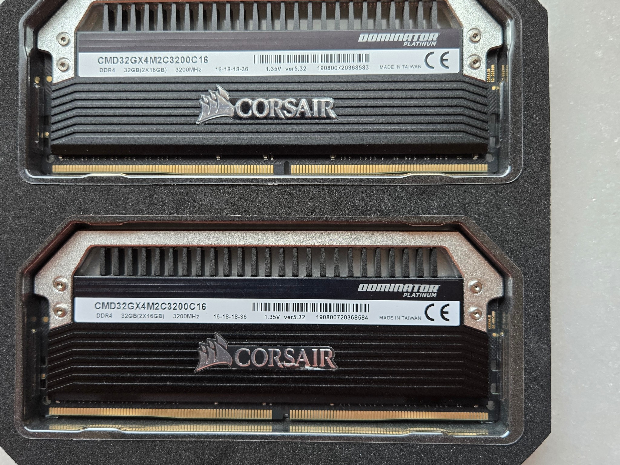 Corsair Dominator Platinum 32GB (2x16)DDR4 3200MHz