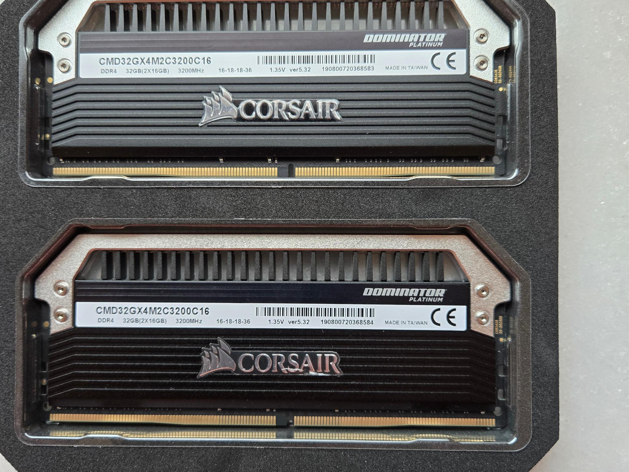 Corsair Dominator Platinum 32GB (2x16)DDR4 3200MHz