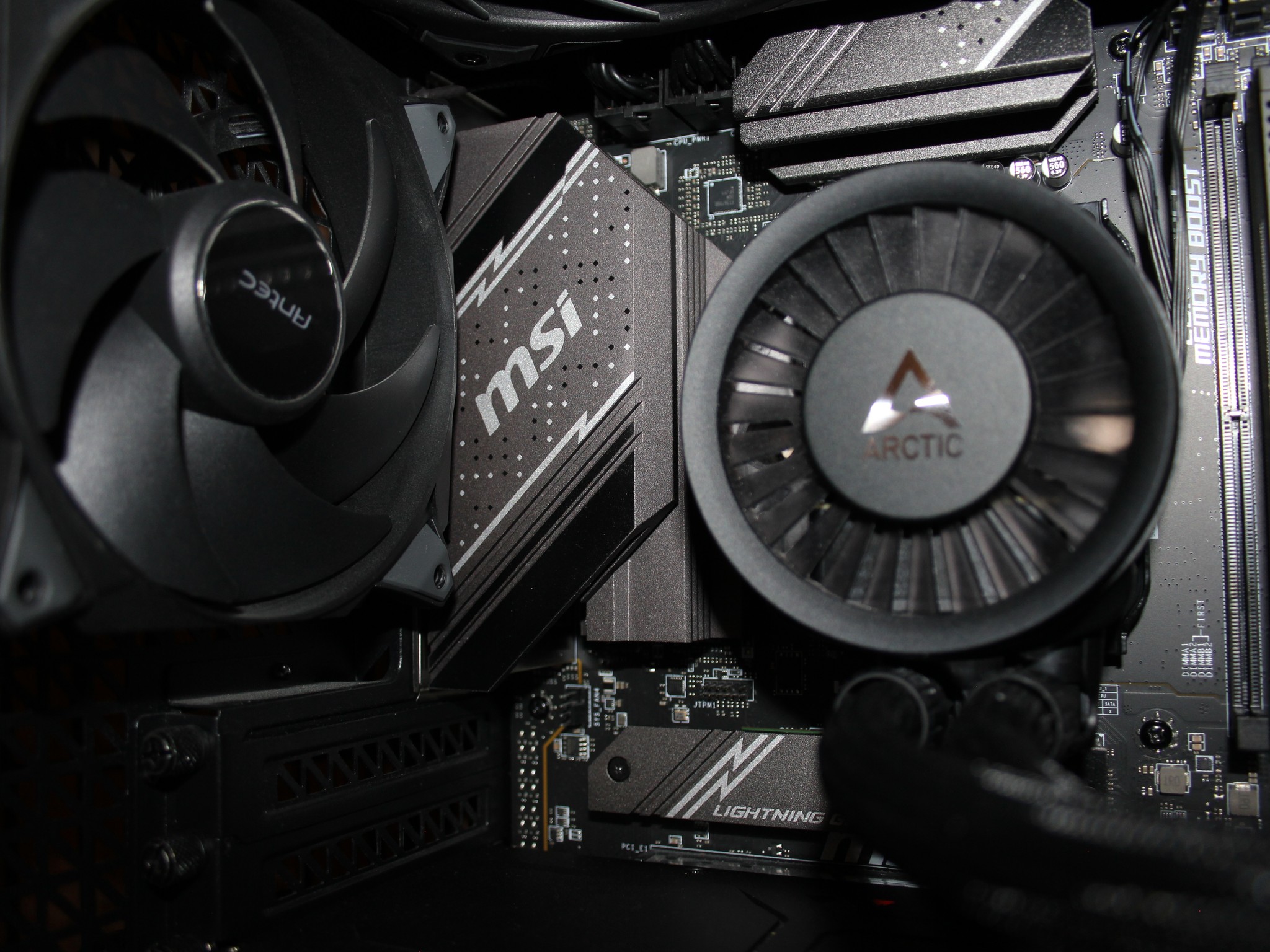 Stealth Machine V1 | Ryzen 7 7700 | 9070 16GB  | 32GB DDR5 | Arctic Cooling| 850W | WIN1 | WIFI BT