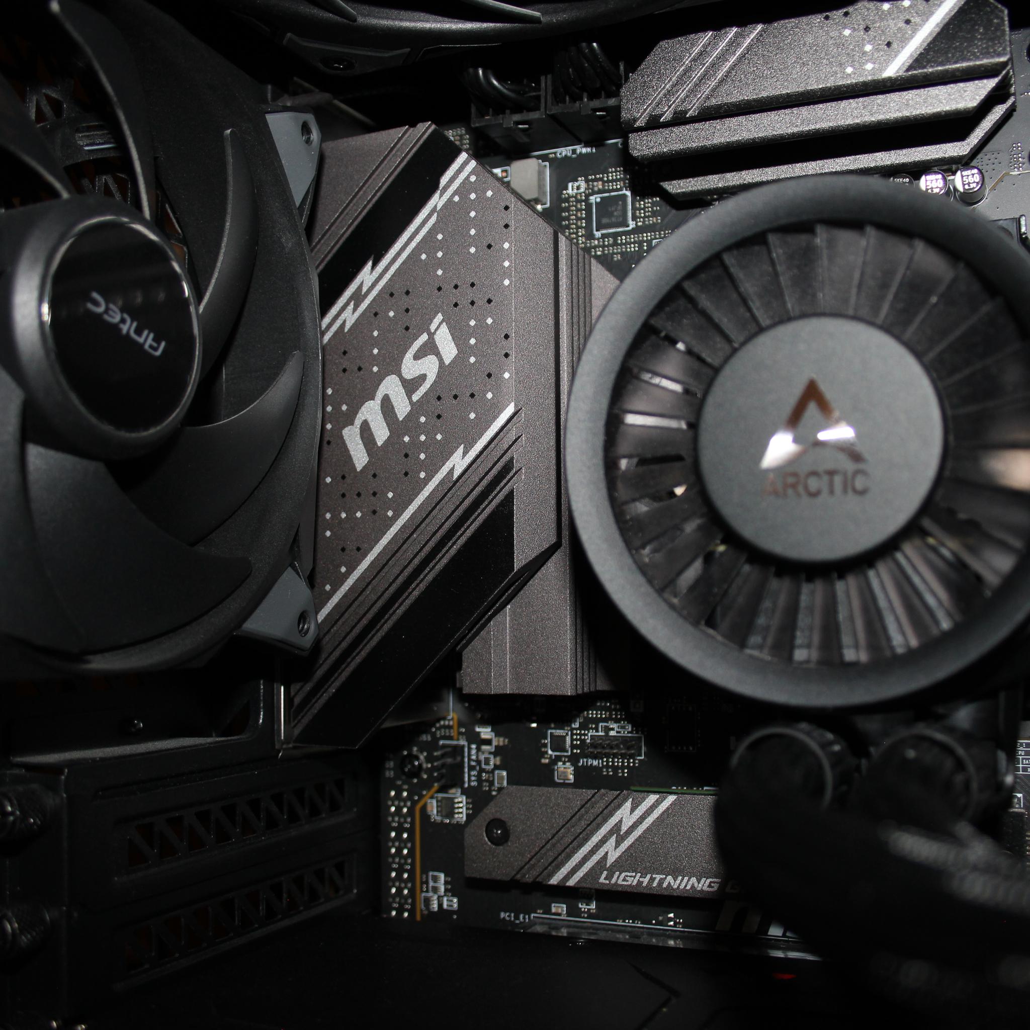 Stealth Machine V1 | Ryzen 7 7700 | 9070 16GB  | 32GB DDR5 | Arctic Cooling| 850W | WIN1 | WIFI BT