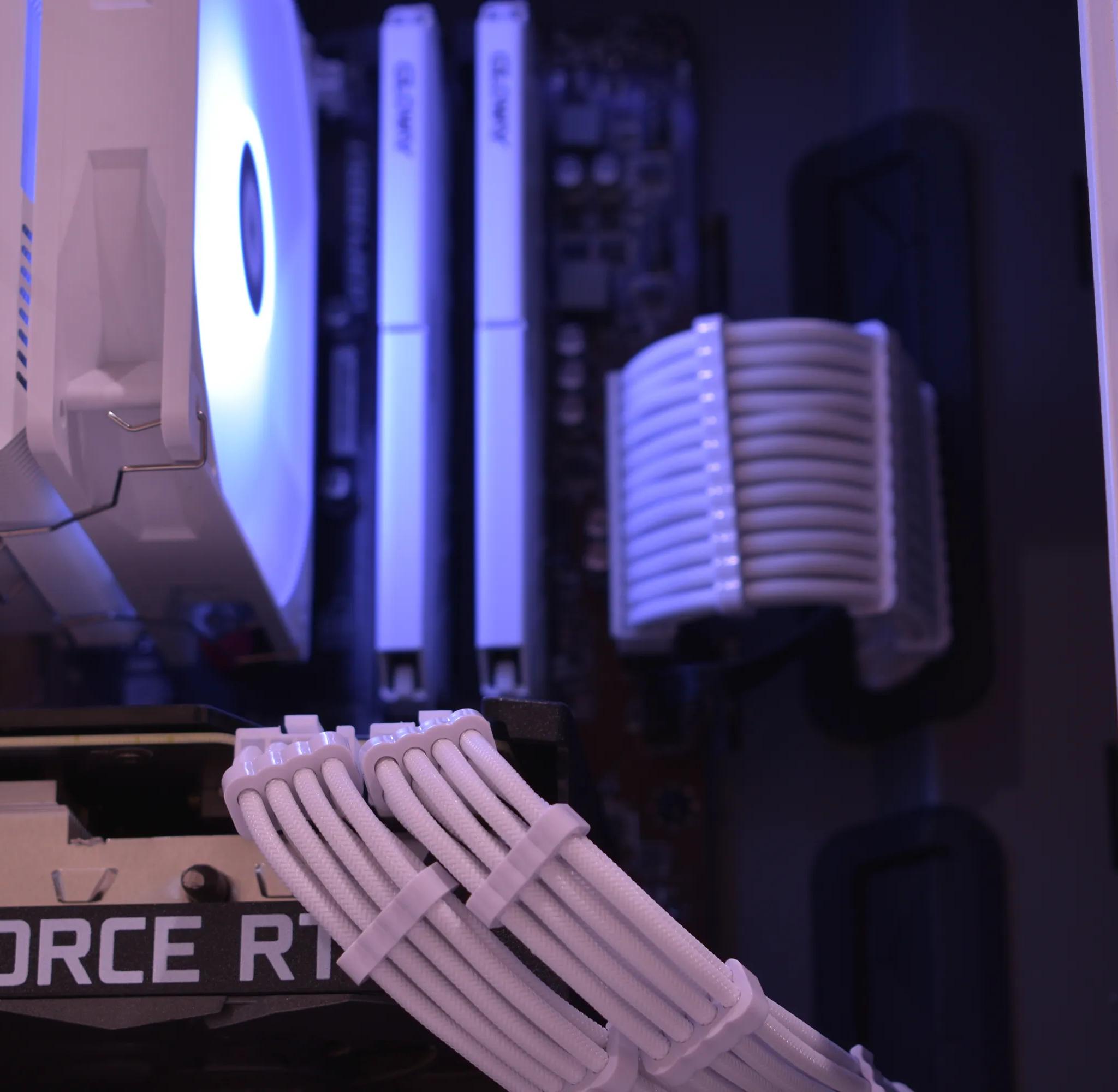 🌲Fractal North🌲 Ryzen 5 5600 | RTX 3070 8GB | 32GB Ram DDR4 | 1TB nVME SSD | Win11 Pro+Wifi+RGB