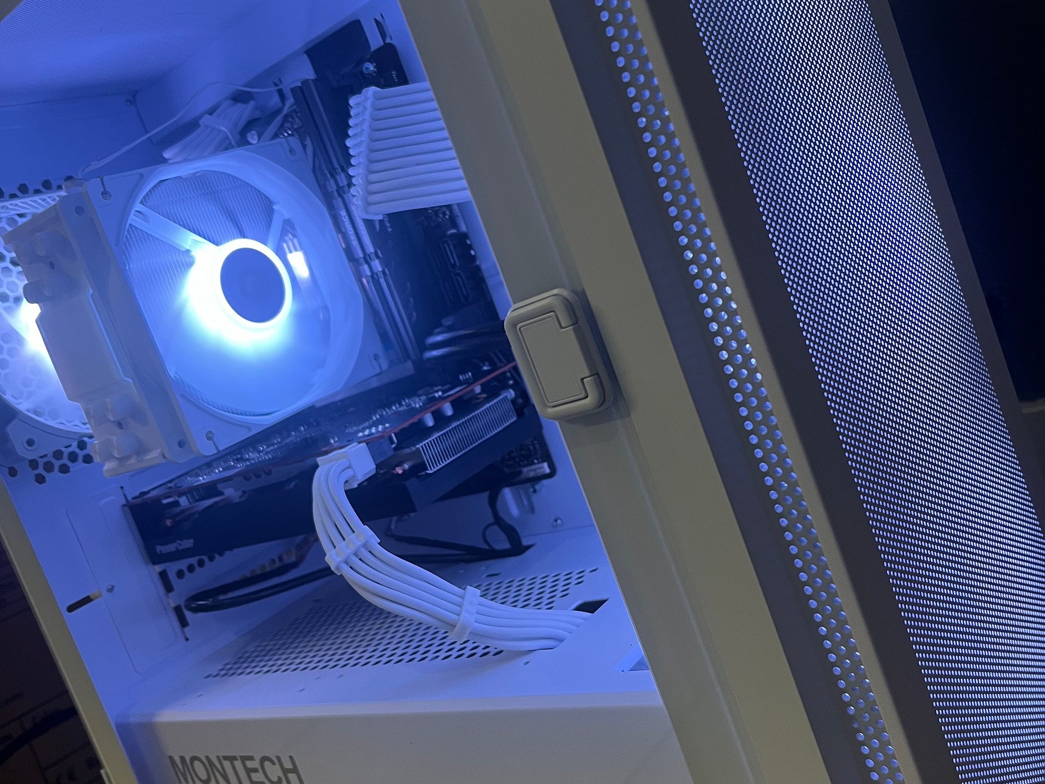 ALL WHITE 1080p Streaming/Gaming PC|RX 6600,Ryzen 5 3600, 512GB SSD