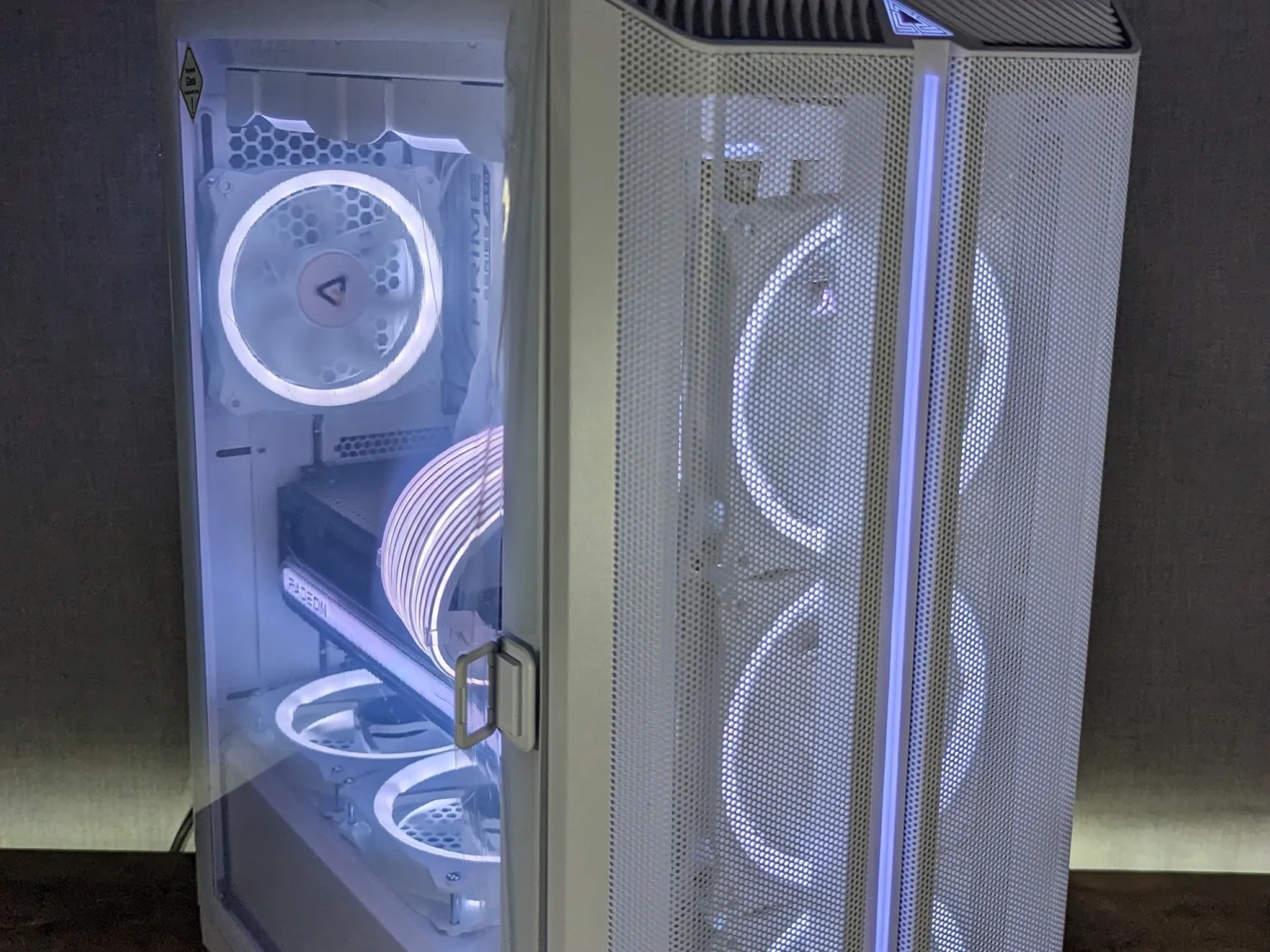 RX 7900XTX Sapphire // Ryzen 9 7900x3D // 64GB 6000Mhz DDR5 // 2TB Gen4 NVMe // WiFi