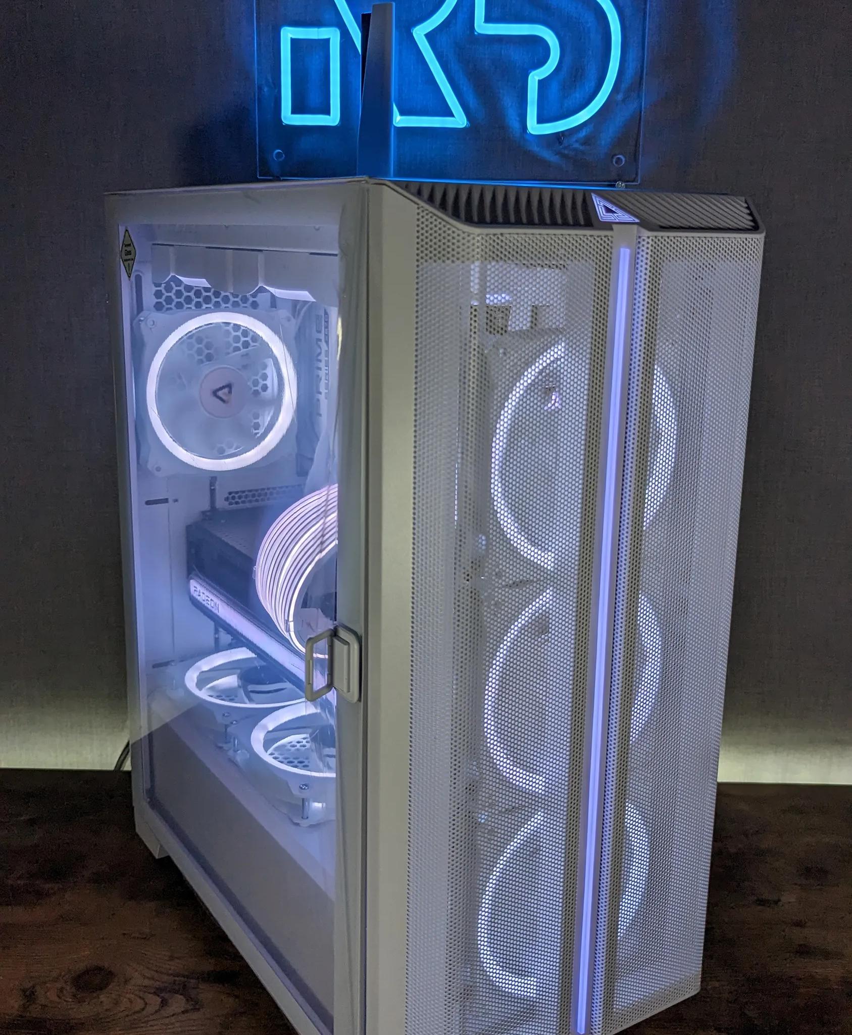 RX 7900XTX Sapphire // Ryzen 9 7900x3D // 64GB 6000Mhz DDR5 // 2TB Gen4 NVMe // WiFi