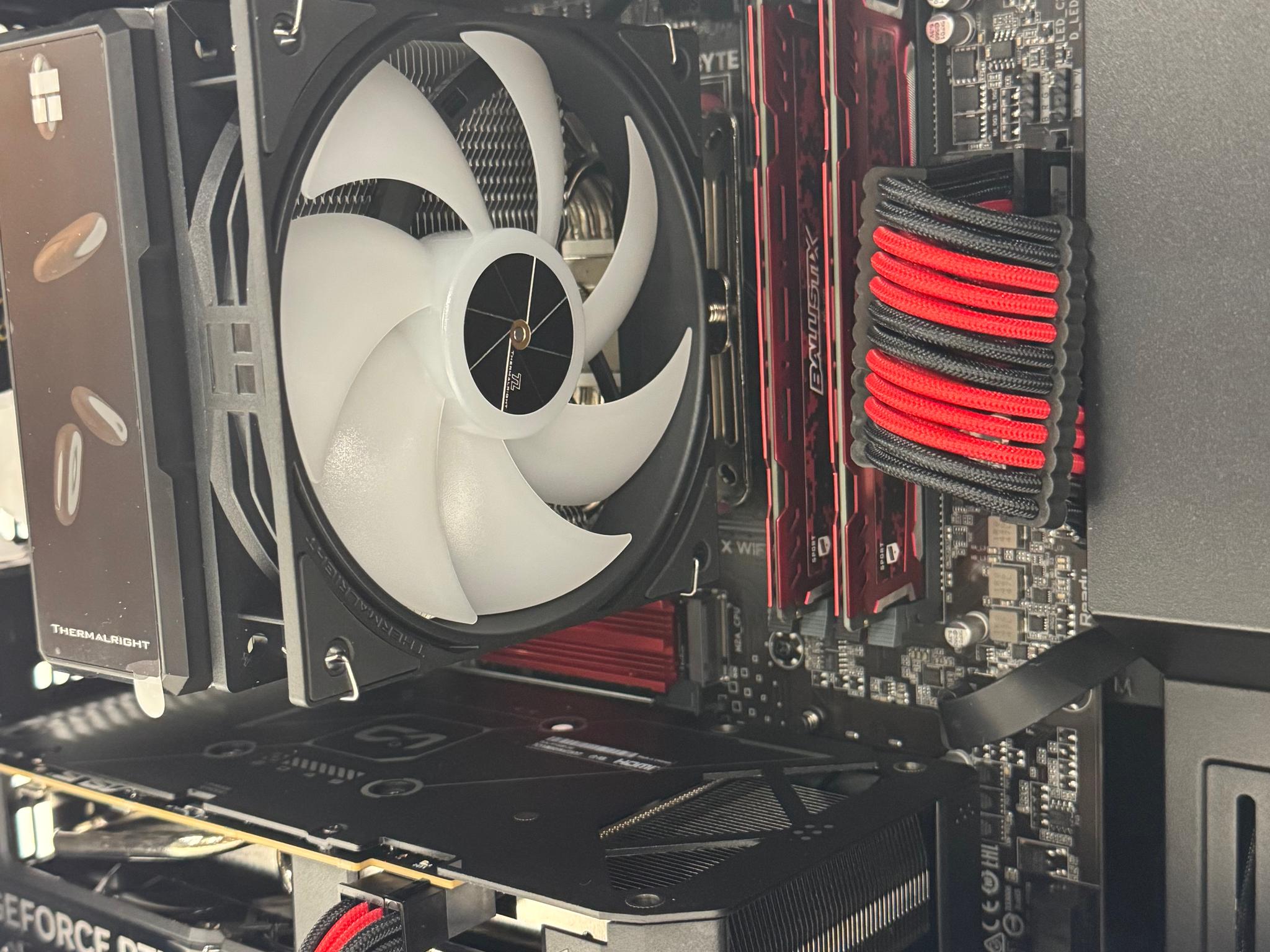 Ryzen 5 5600X - RTX 5060 - 95% New Build