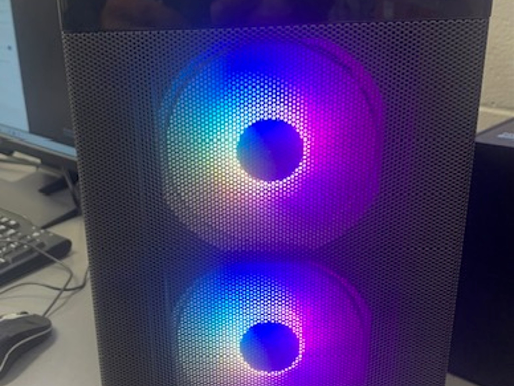 Black Aura  - Ryzen 7 5700X3d - RTX 5060