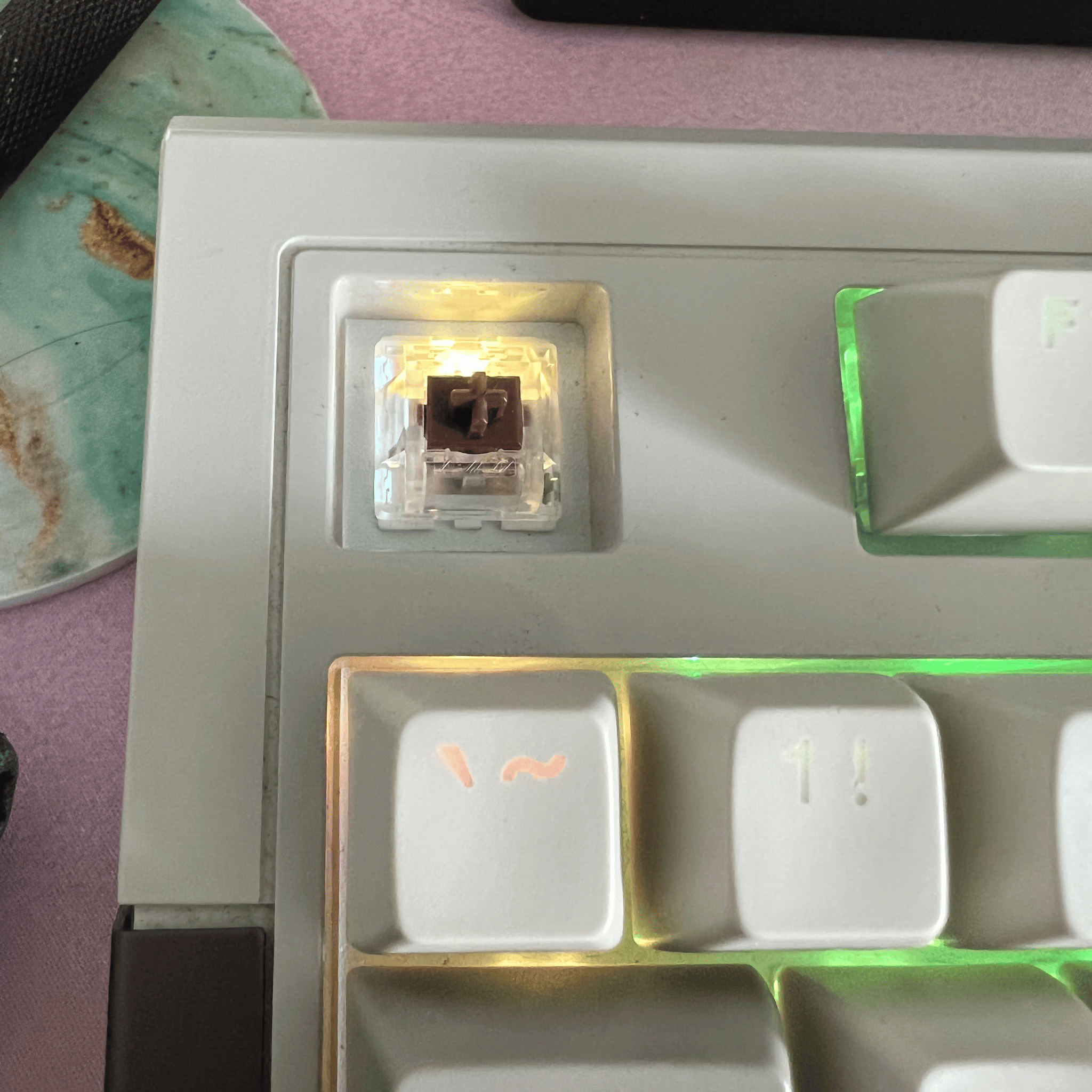 Retro-Themed Mechanical Keyboard - Brown Switches