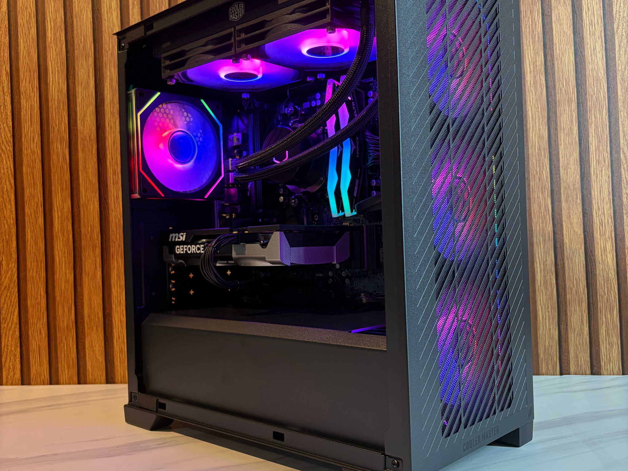 RTX 5060 | RYZEN 5 8400F | 16GB DDR5 | 1TB SSD | 650W | 240MM