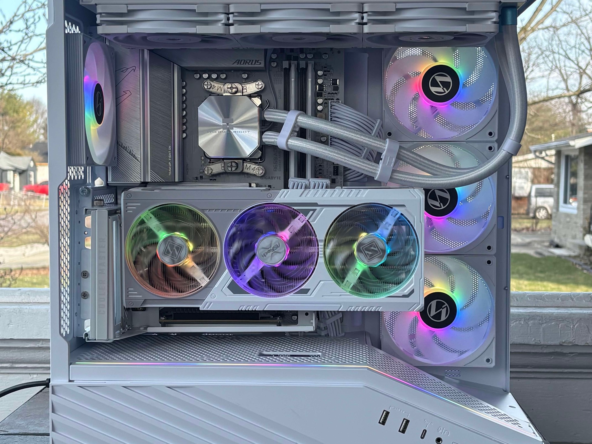 Black Cat Customs – Arctic Fang | Ryzen 7 7700X + 9070XT ❄️