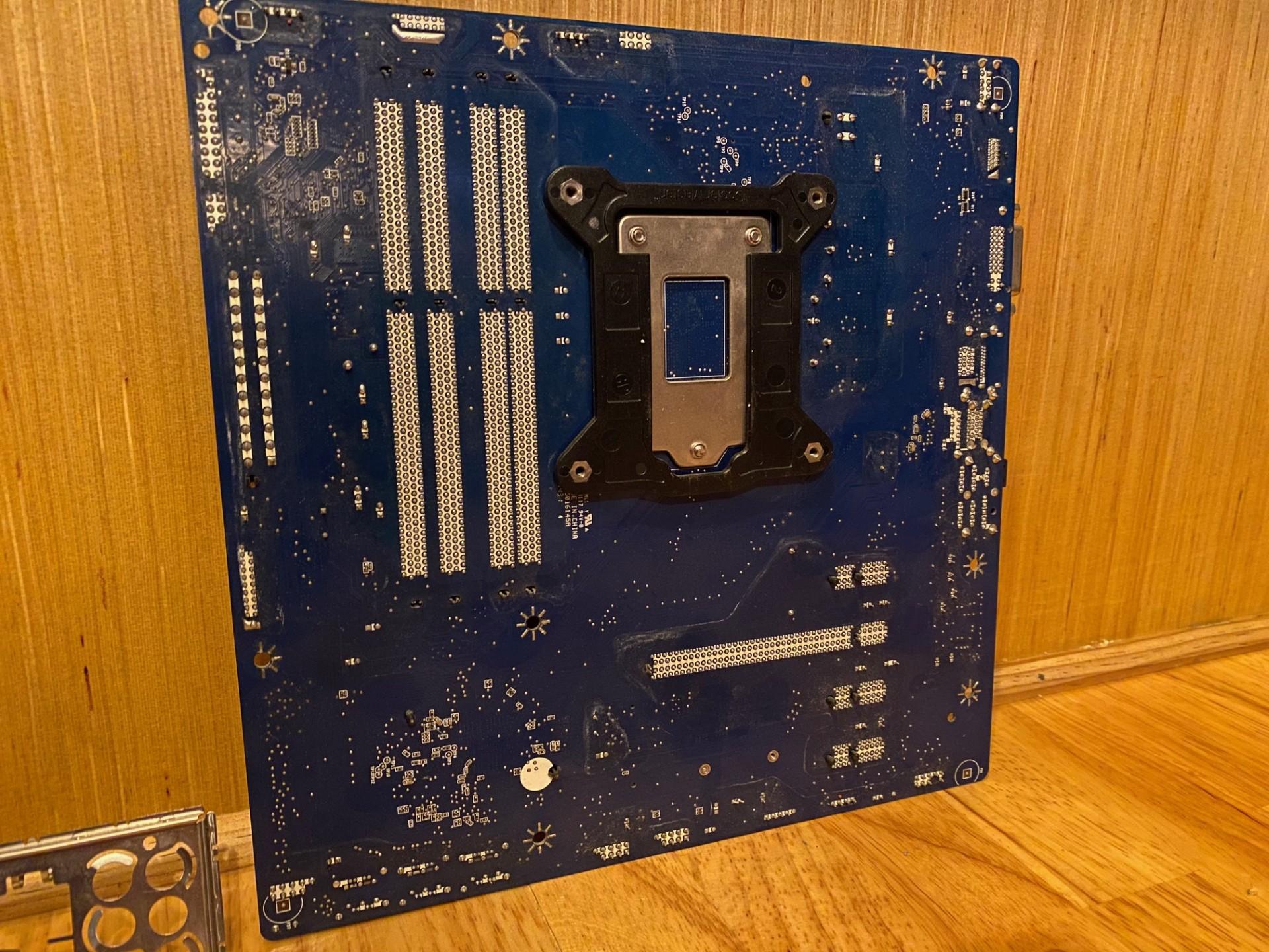 Intel DH87RL Chipset H87 - LGA-1150 DDR3-1600MHz Micro-ATX Motherboard COMBO