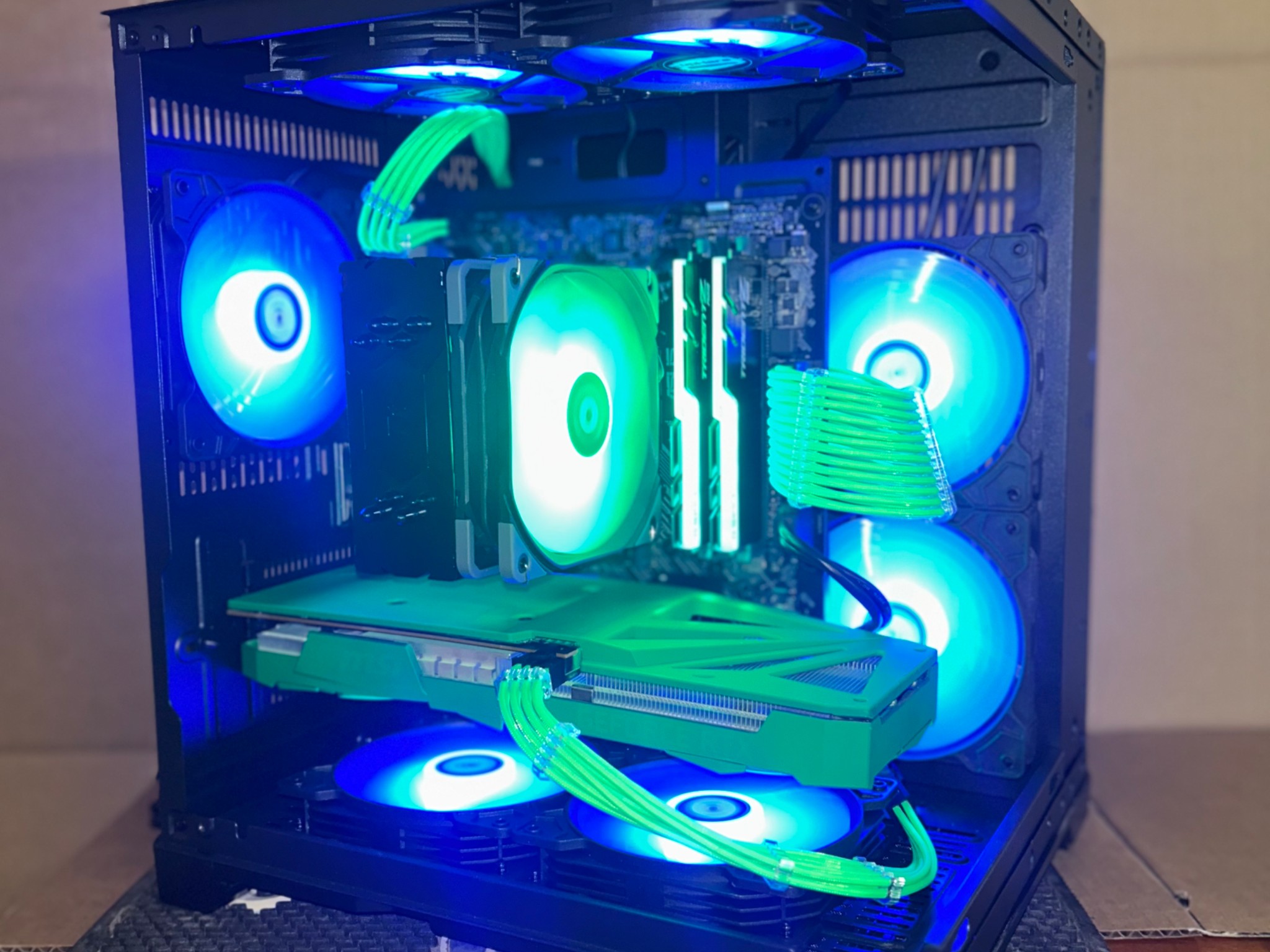 Nvidia RTX 3060 12GB 16 GB RAM Ryzen 5 5600X M.2 1 TB SSD WiFi Gaming PC