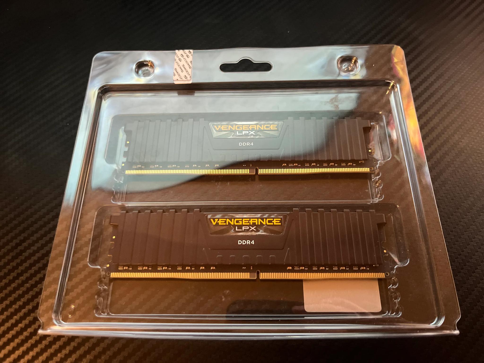 Corsair Vengeance LPX 32 GB (2 x 16 GB) DDR4-3600 CL18 Memory
