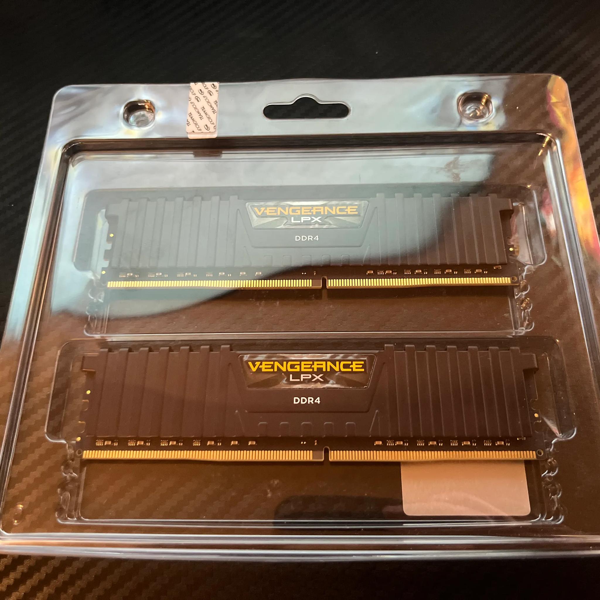 Corsair Vengeance LPX 32 GB (2 x 16 GB) DDR4-3600 CL18 Memory
