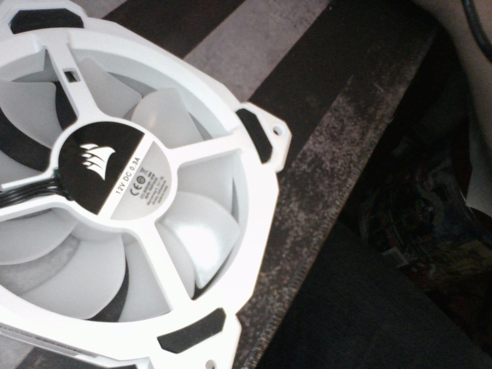 CORSAIR LL120 RGB white fans (3)