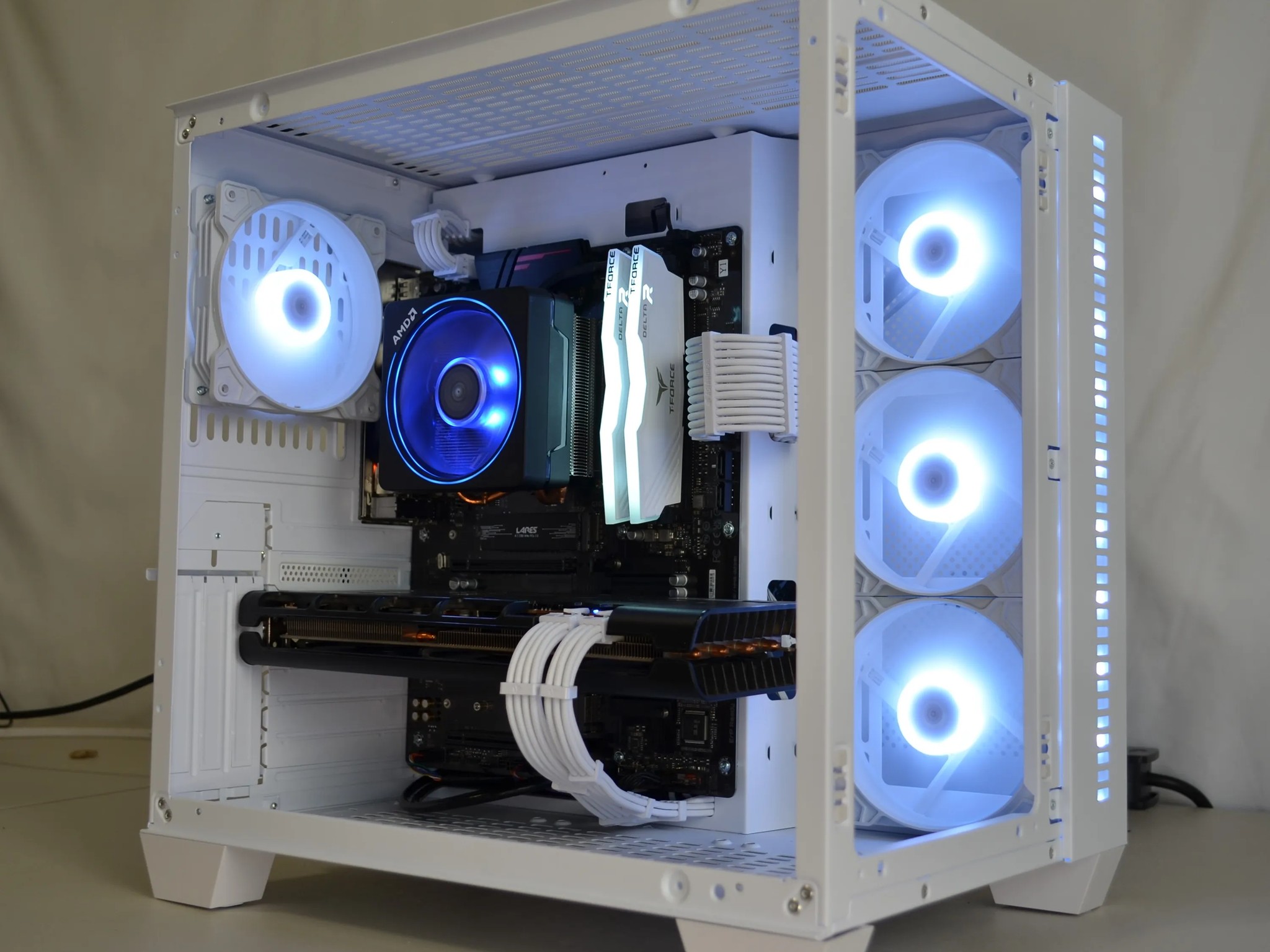 ❄️FrostBite V2🧊- Ryzen 7 CPU | RX 5700 XT, (RTX 3060 equivelent) | 1tb NVMe | WiFi 🧊