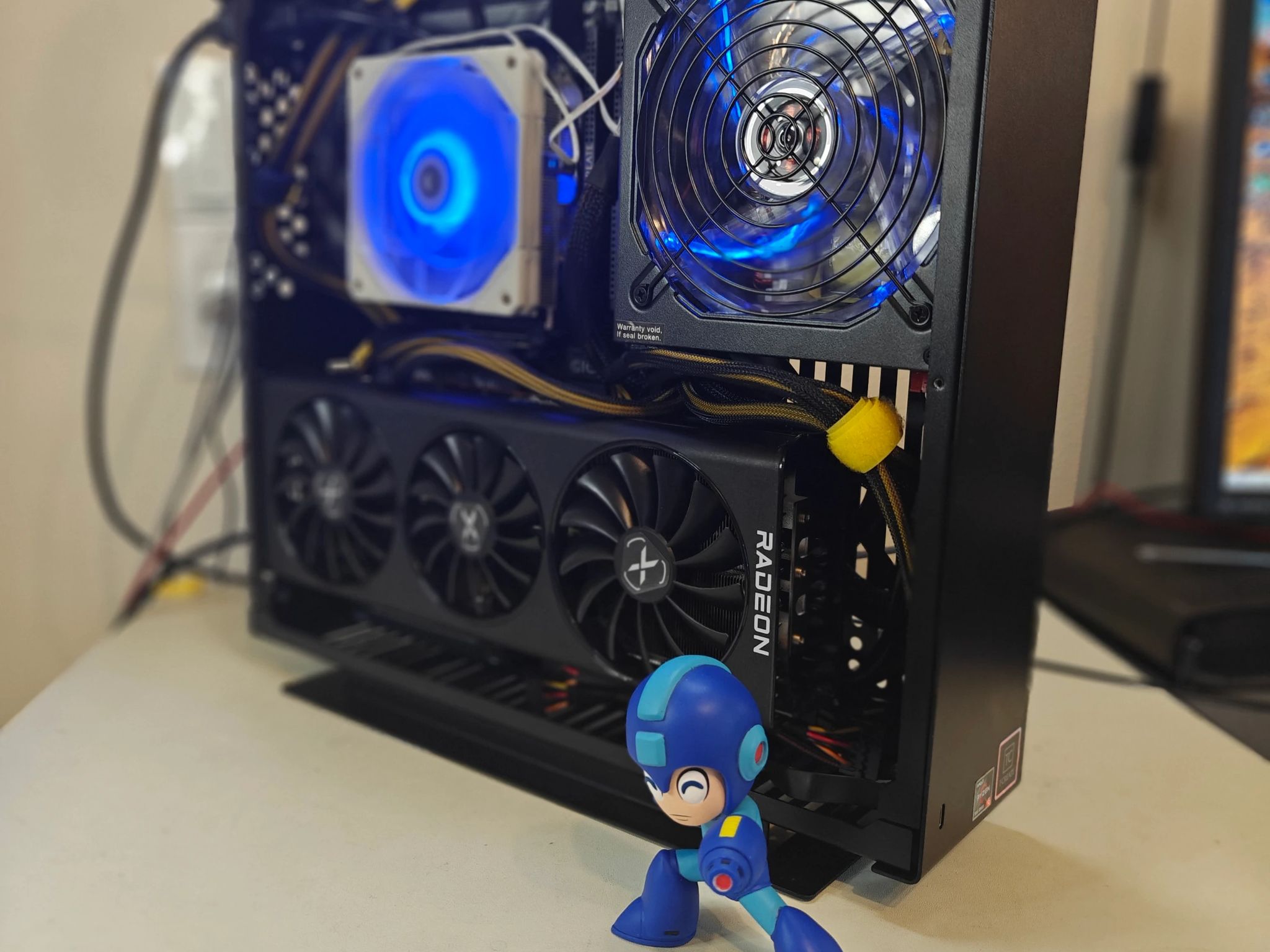 *RARE* Living Room SFF Case 🛋️🎮 | Ryzen 7600 | Radeon 6800 | 32GB DDR5 | 1TB NVMe SSD