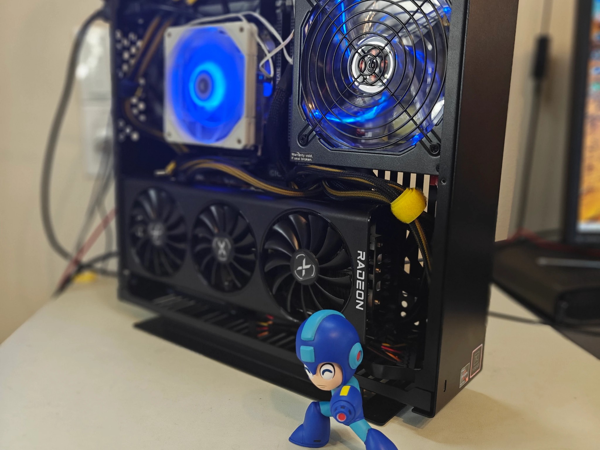 *RARE* Living Room SFF Case 🛋️🎮 | Ryzen 7600 | Radeon 6800 | 32GB DDR5 | 1TB NVMe SSD