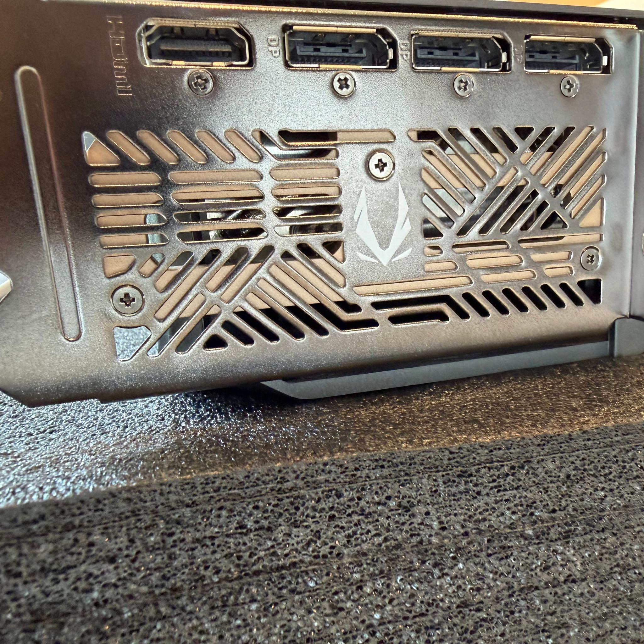 ZOTAC GAMING GeForce RTX 5090 SOLID OC