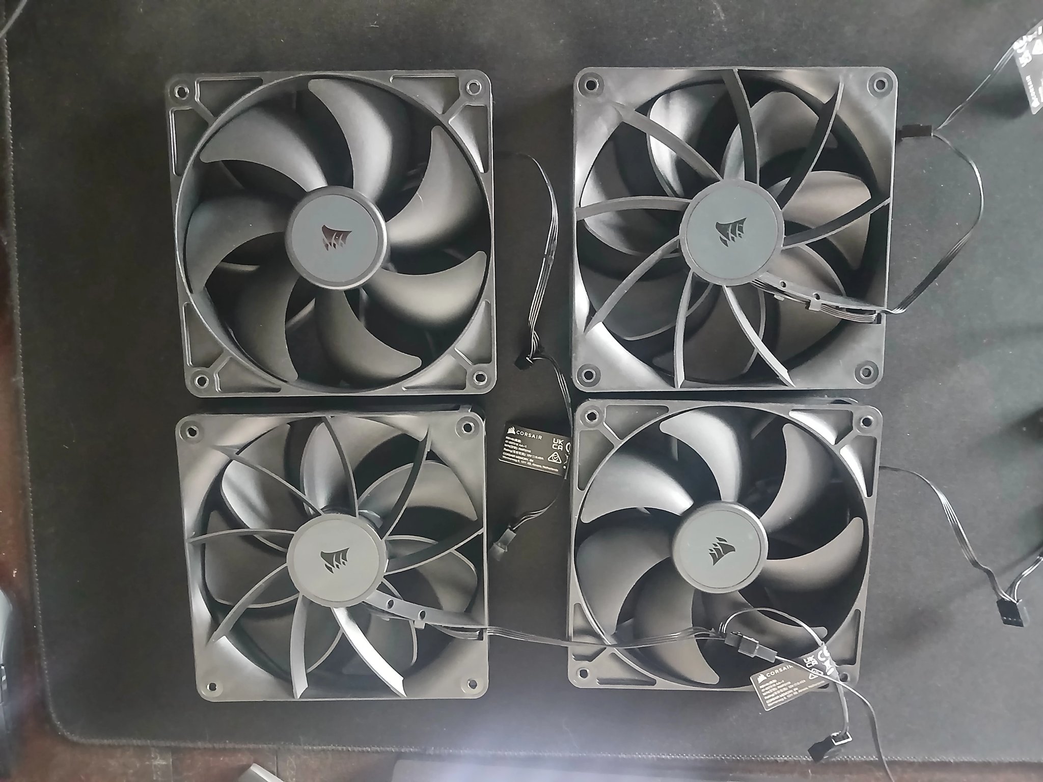 4 CORSAIR RS140 140mm PWM Fans