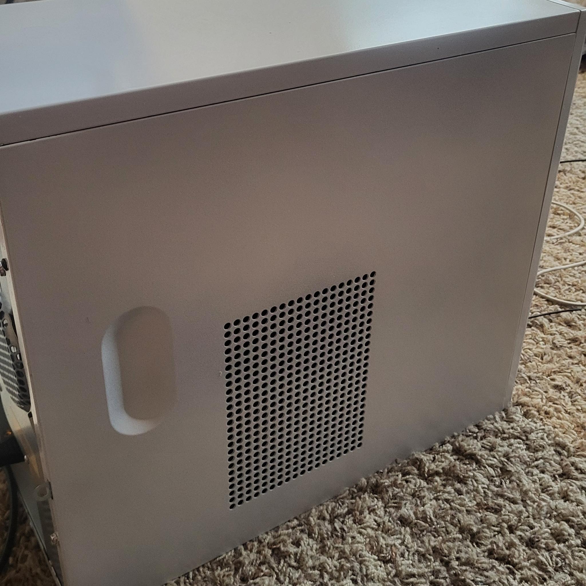 RTX Budget gaming pc: White and Wood case
