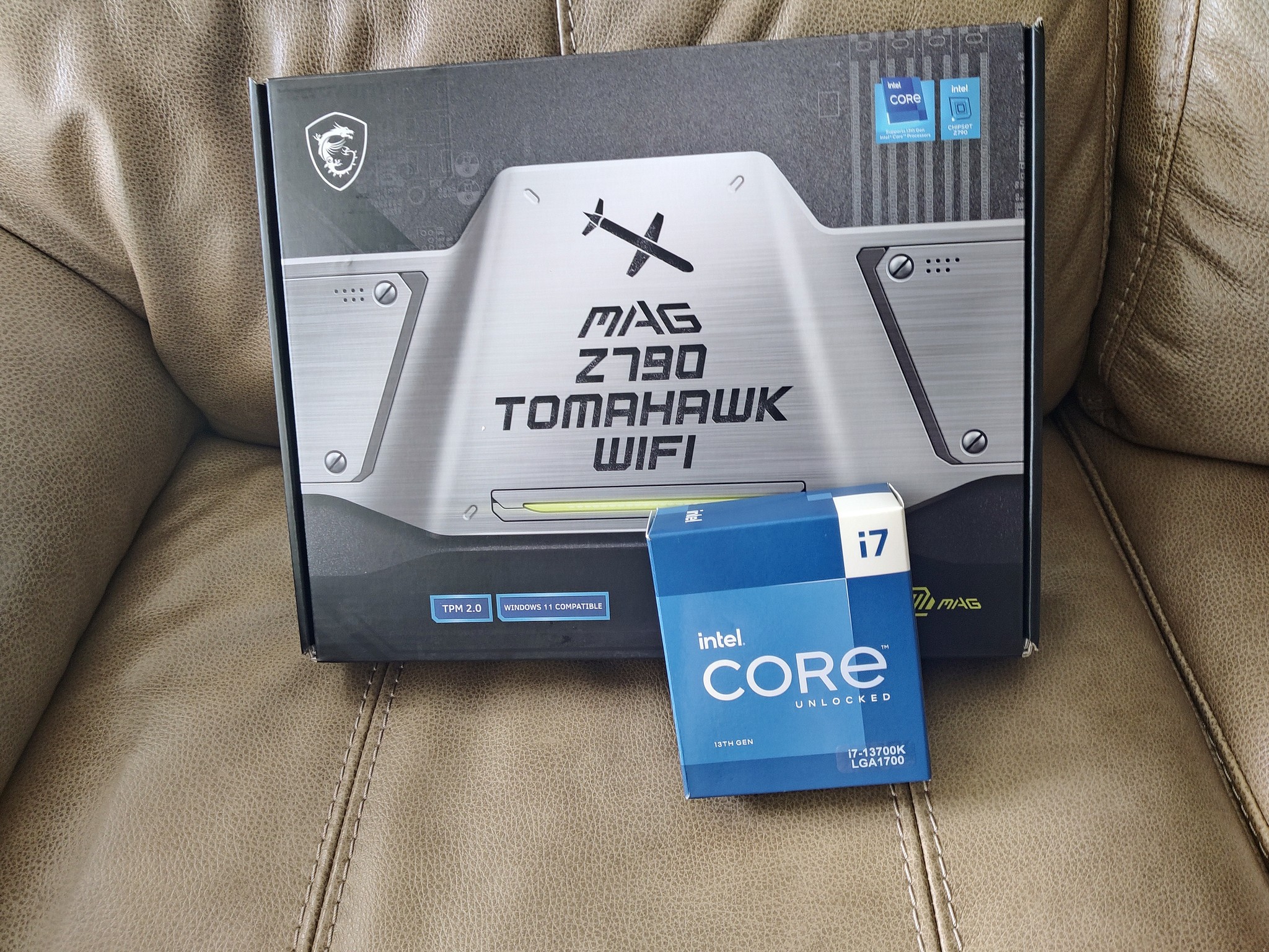 MSI MAG Z790 TOMAHAWK WIFI Motherboard Combo with i7 13700K and Windows 11 Home full Retail*