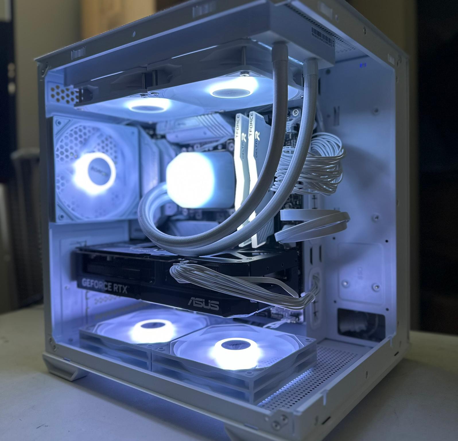 *White Build* i7-13700K / RTX 5070 / 1TB NVME / 32GB RAM