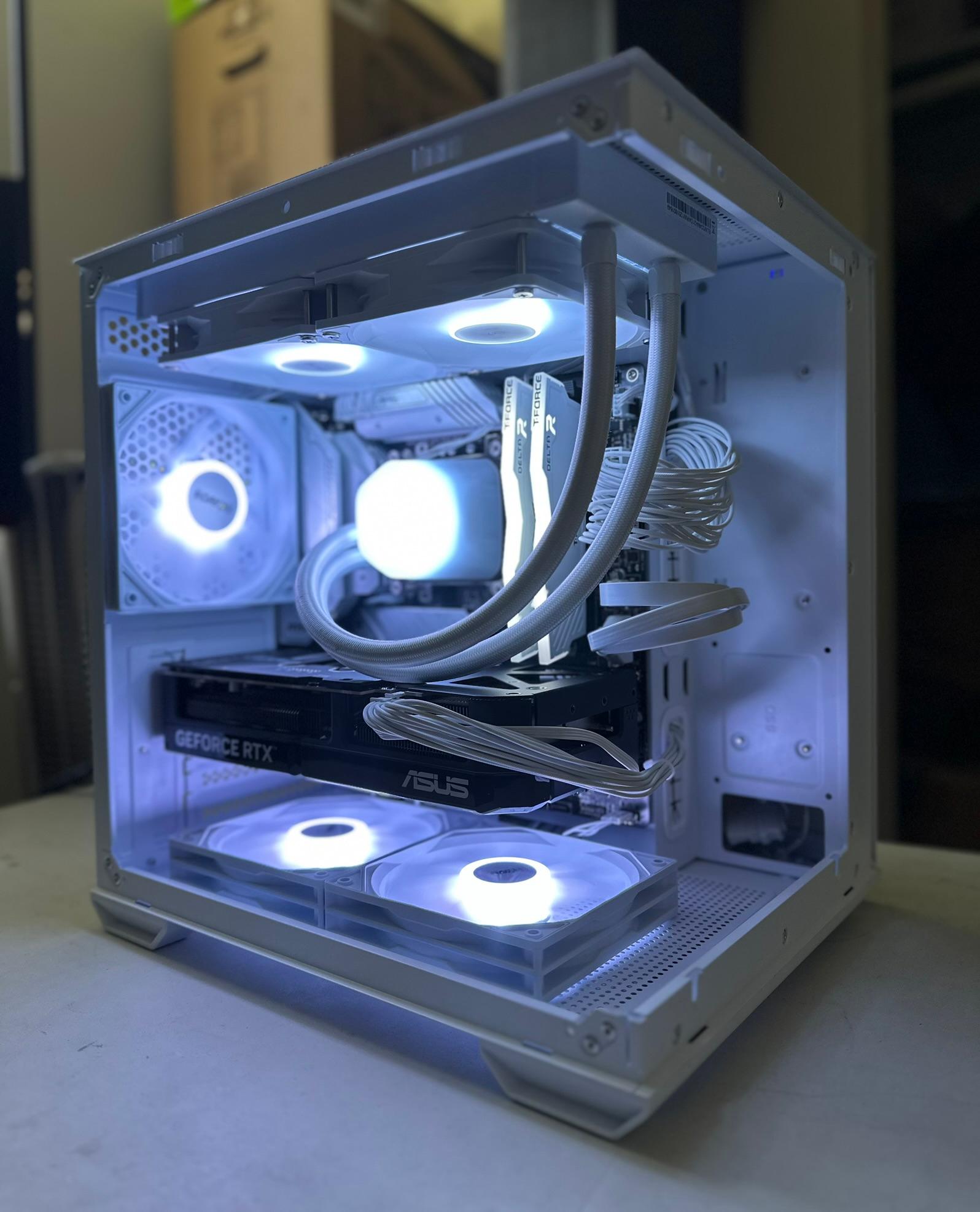 *White Build* i7-13700K / RTX 5070 / 1TB NVME / 32GB RAM