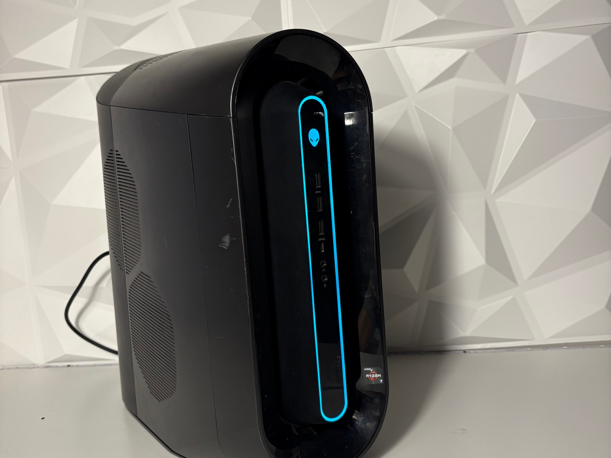 😡💢 //Alienware// 💢😡 - Ryzen 7 3700X, RX 5700 XT, 1TB SSD, 16GB DDR4 by EXT PC