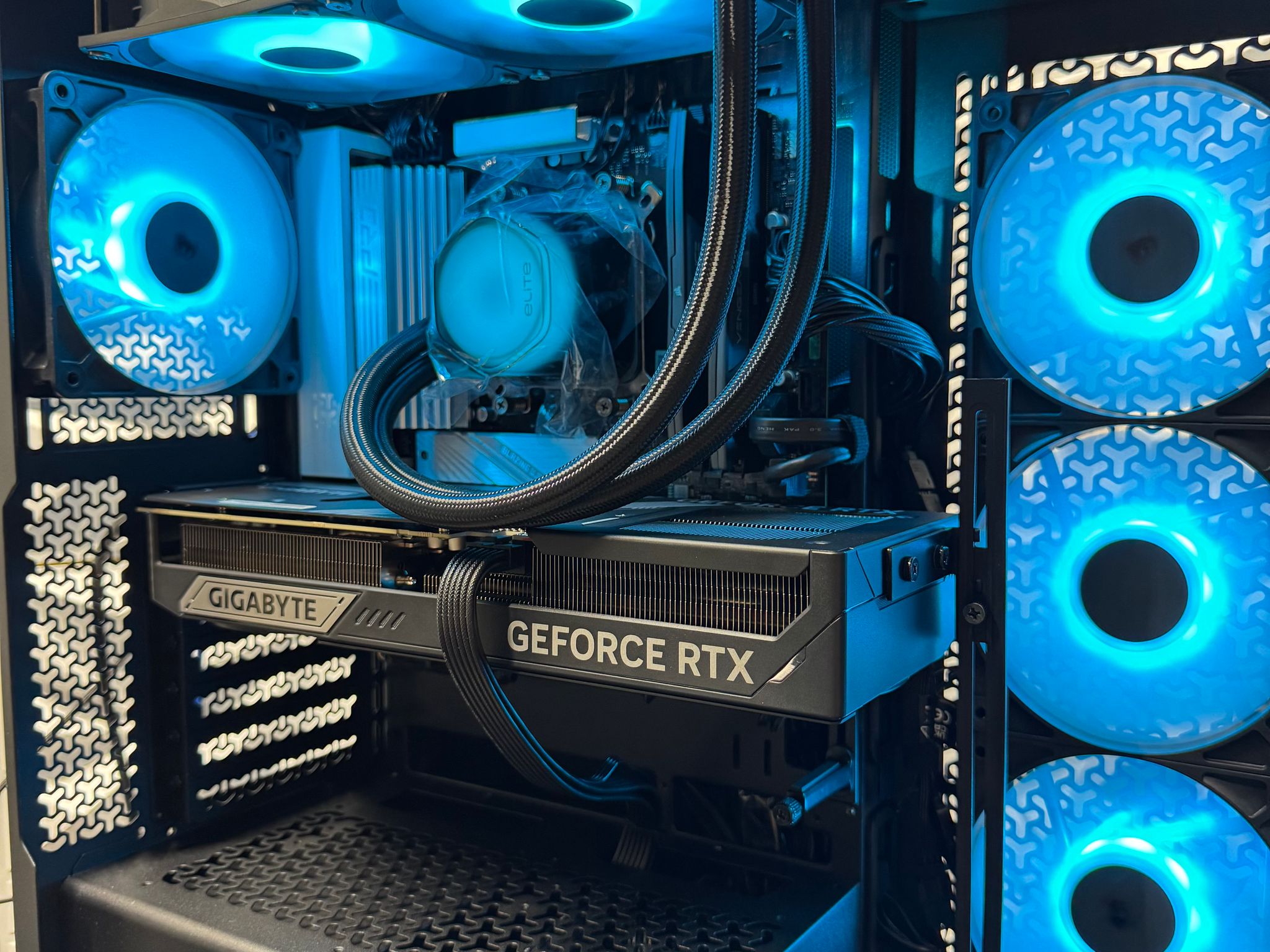 RTX 5080 / Ryzen 7 9850X3D / 32GB DDR5 Ram / 2TB SSD / Gaming pc / creator pc
