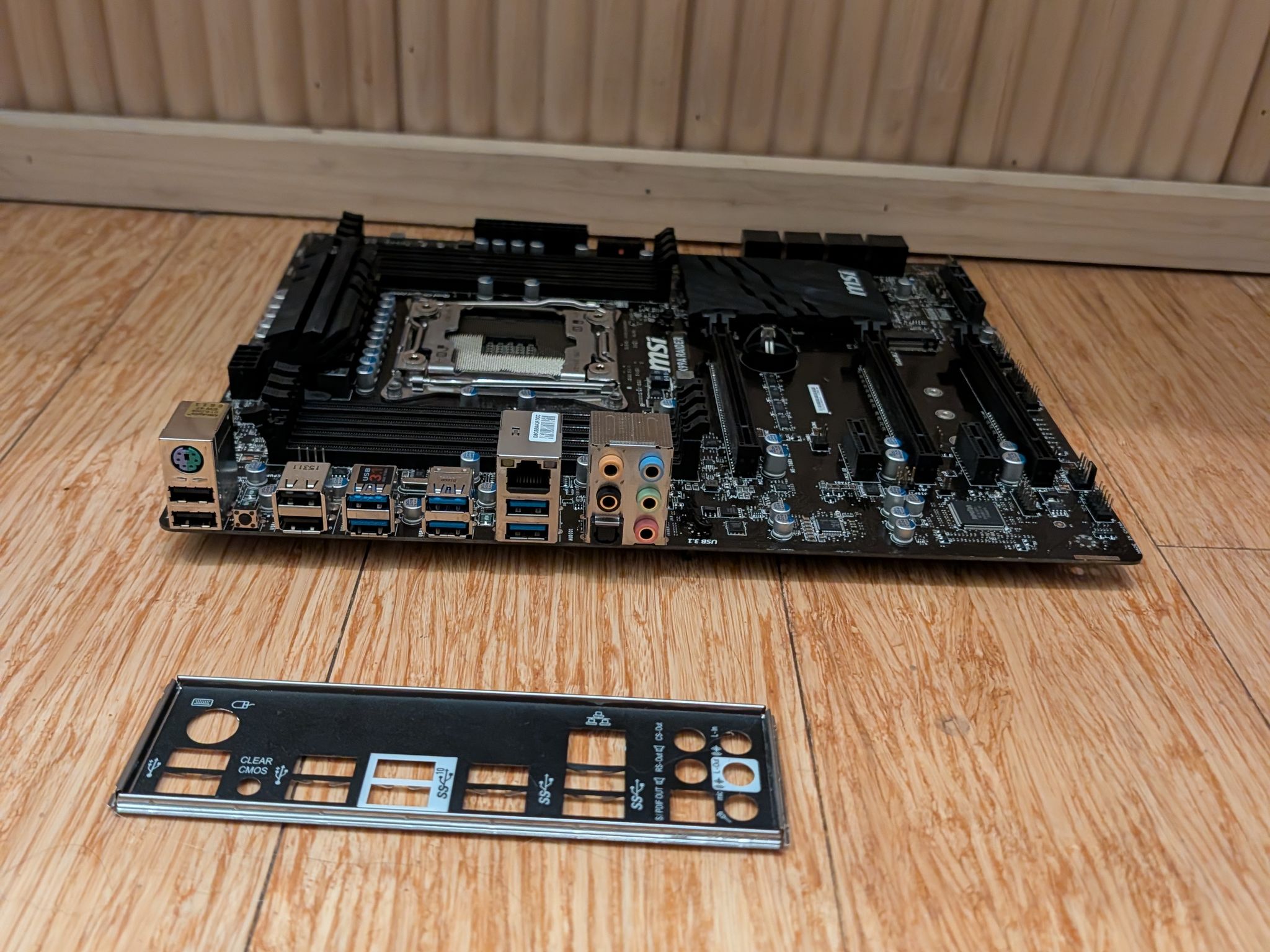 Unknown MSI Raider X99 Motherboard